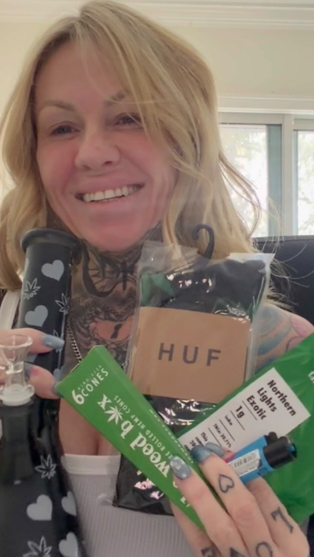 Been loving this lately 🌿
The Weed Box has such good surprises — stuff I actually use, not filler.
👉 theweedbox.com
Use code KANDIEBOX10 to save
#weedbox #cannabiscommunity #stonervibes #weedlife