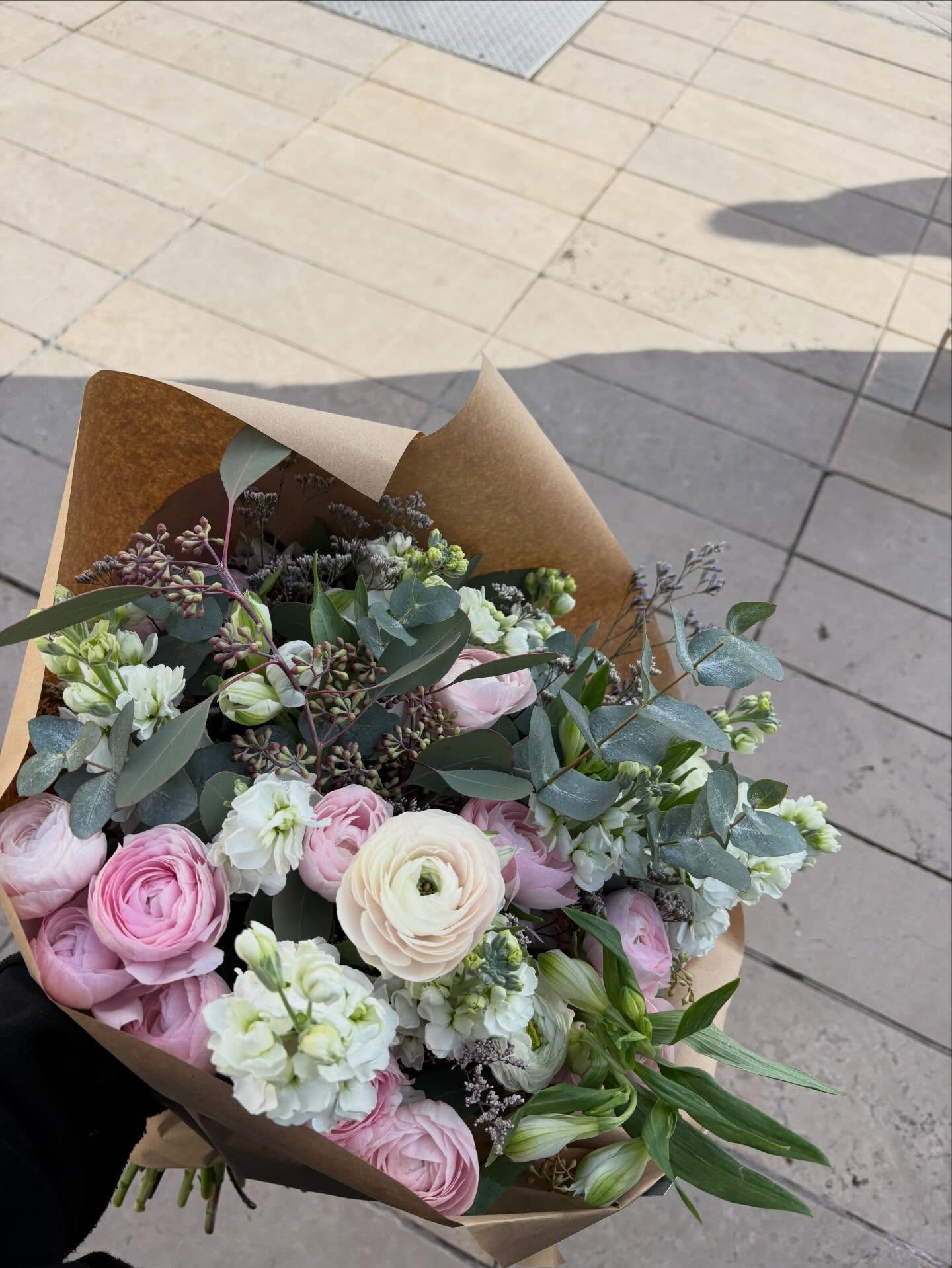 La SAINT-VALENTIN 💞 c’est dans une semaine !
Vous pouvez dés à présent commander vos bouquets de fleurs pour ceux que vous aimez.
#fleuriste #saintvalentinesday #bouquet