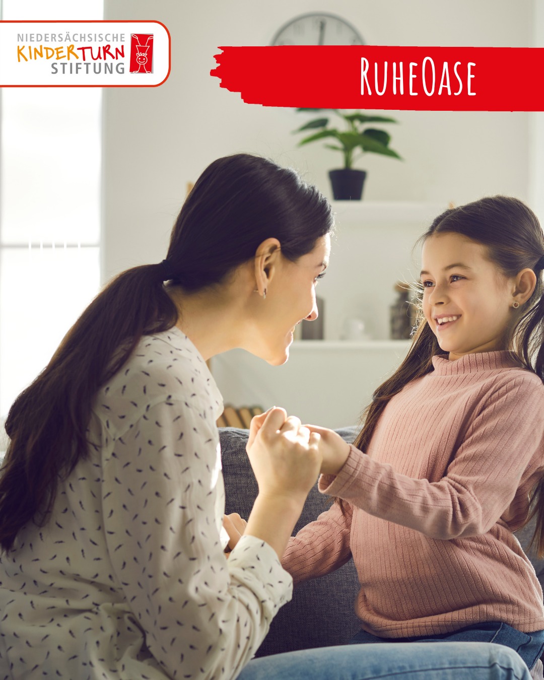 ?RuheOase?
Wenn im Bauch die Wut brodelt oder der Kopf ganz voll ist, können kleine Klopfimpulse helfen, um wieder zur Ruhe zu kommen. Kinder lernen dabei, sich selbst zu beruhigen und dabei stark mit ihren Gefühlen umzugehen.
Klopfen ist einfach, sanft und überall möglich. Probiert’s mal aus! ?
#Ruheoase #KlopfenFürKinder #Gefühlsstark #AchtsamkeitMitKindern #Selbstregulation #Familienzeit #KinderStärken #RuheOase #NiedersächsischeKinderturnstiftung