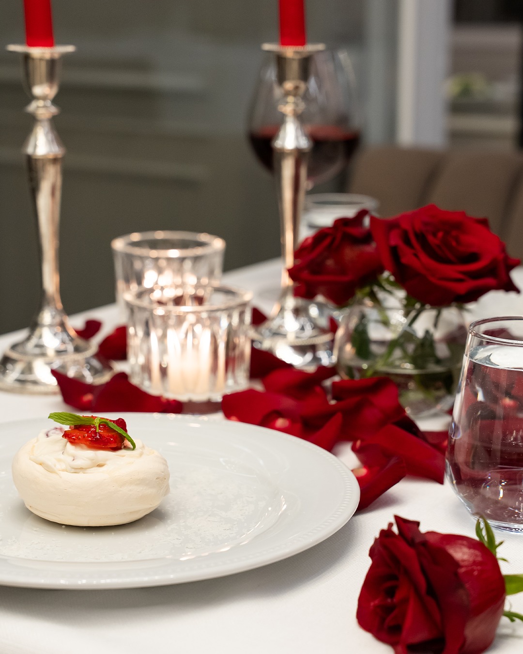 Mum ışığı, dalga sesleri ve Boğaz’ın ışıltısı eşliğinde nadide bir akşam. 19. yüzyılın romantizmini günümüzün konforuyla keşfedin. ❤️
A rare evening accompanied by candlelight, the sound of waves, and the glow of the Bosphorus. Discover 19th-century romance with today's comfort. ❤️
Rezervasyon için:
Tel: +90 216 422 00 03
WhatsApp: +90 546 525 4711
✉️ info@bosphoruspalace.com
? Yalıboyu Caddesi No: 64, Beylerbeyi, İstanbul
#BosphorusPalaceHotel #BoathouseRestaurant #bosphorus #istanbul #celebration #boutiquehotel #istanbulhotels #valentinesday #dinner #romantic #14şubat