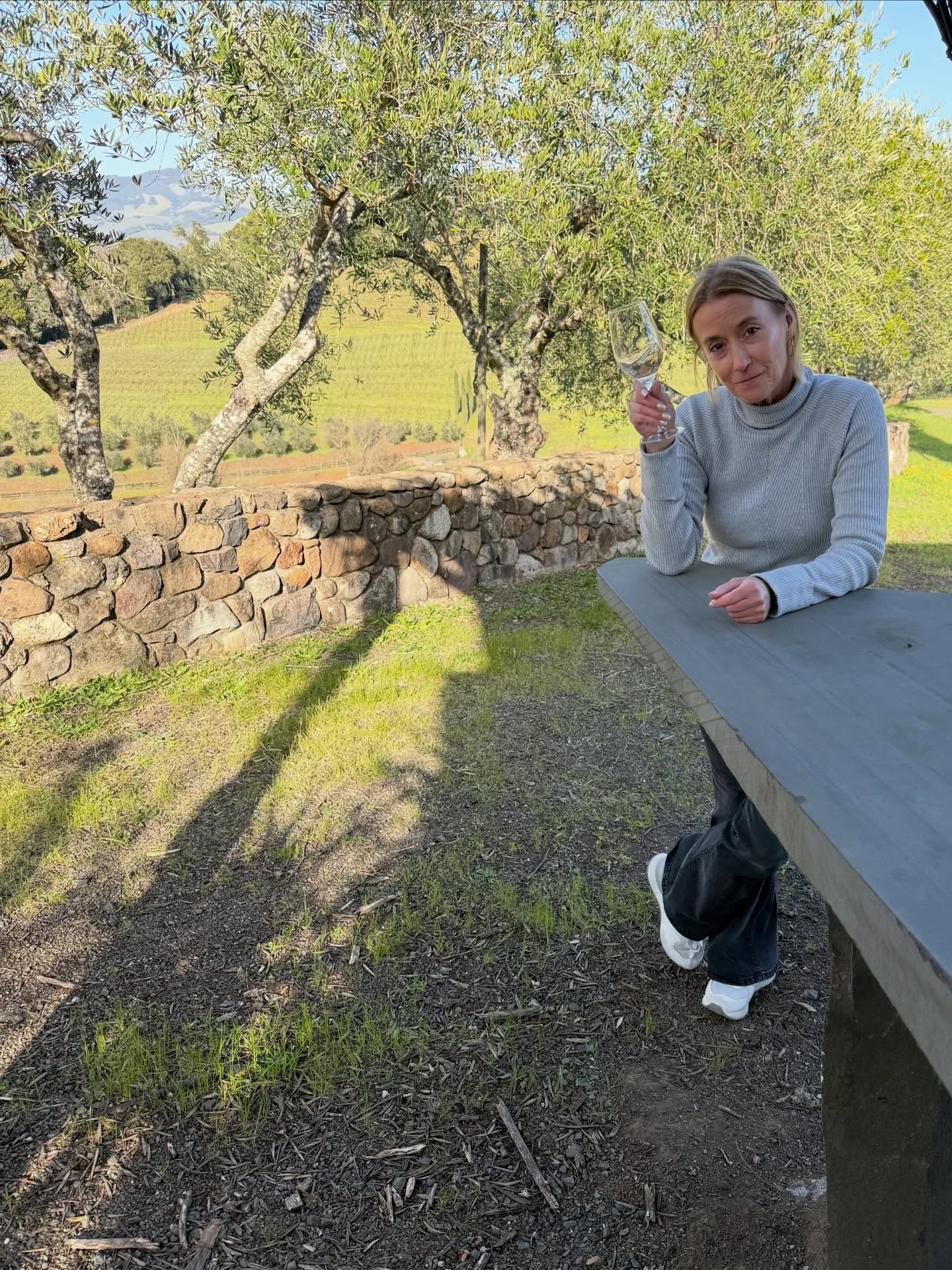 Wine Country Living has a funny way of teaching you thingsâŚ
Slow down
Sit a little longer
And take time to reflect
But lifeâs best moments still happen around a table with good people. A little calm, a little community=the sweet spot for living well over 50đˇ
Happy Hump Day
#lifeat50 #winecountryliving #womenover50 #positiveaging #positivemindset