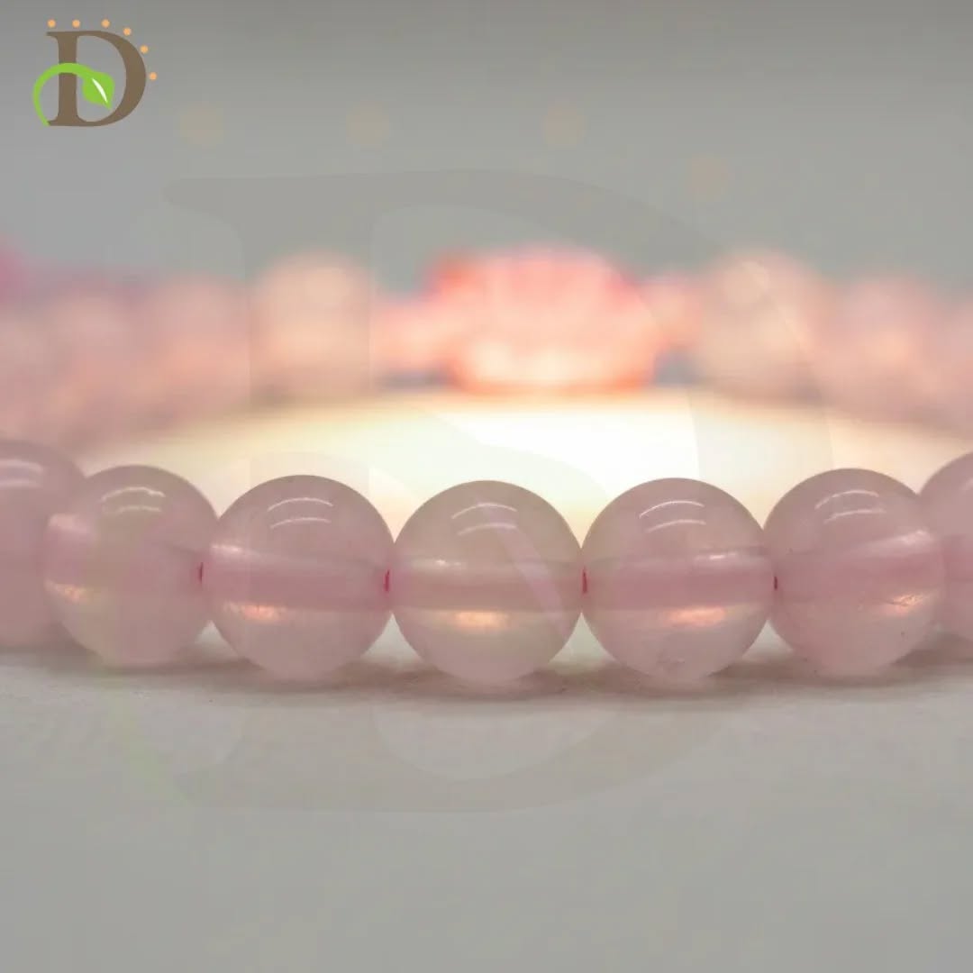 El Cuarzo Rosa 🩷 atrae el amor romántico, promueve la empatía y la compasión, mejora las relaciones existentes. También tranquiliza el corazón disipando la tensión emocional, la ira o el resentimiento.
Es ideal traerla en la mano derecha para atraer estás energías y tenemos pulseras de 4mm, 6mm y 8mm.
Adquiere la tuya en Amazon MX, Mercado libre mx o en Devitare.com.mx
#cuarzorosa #quartz #joyeriaconintencion