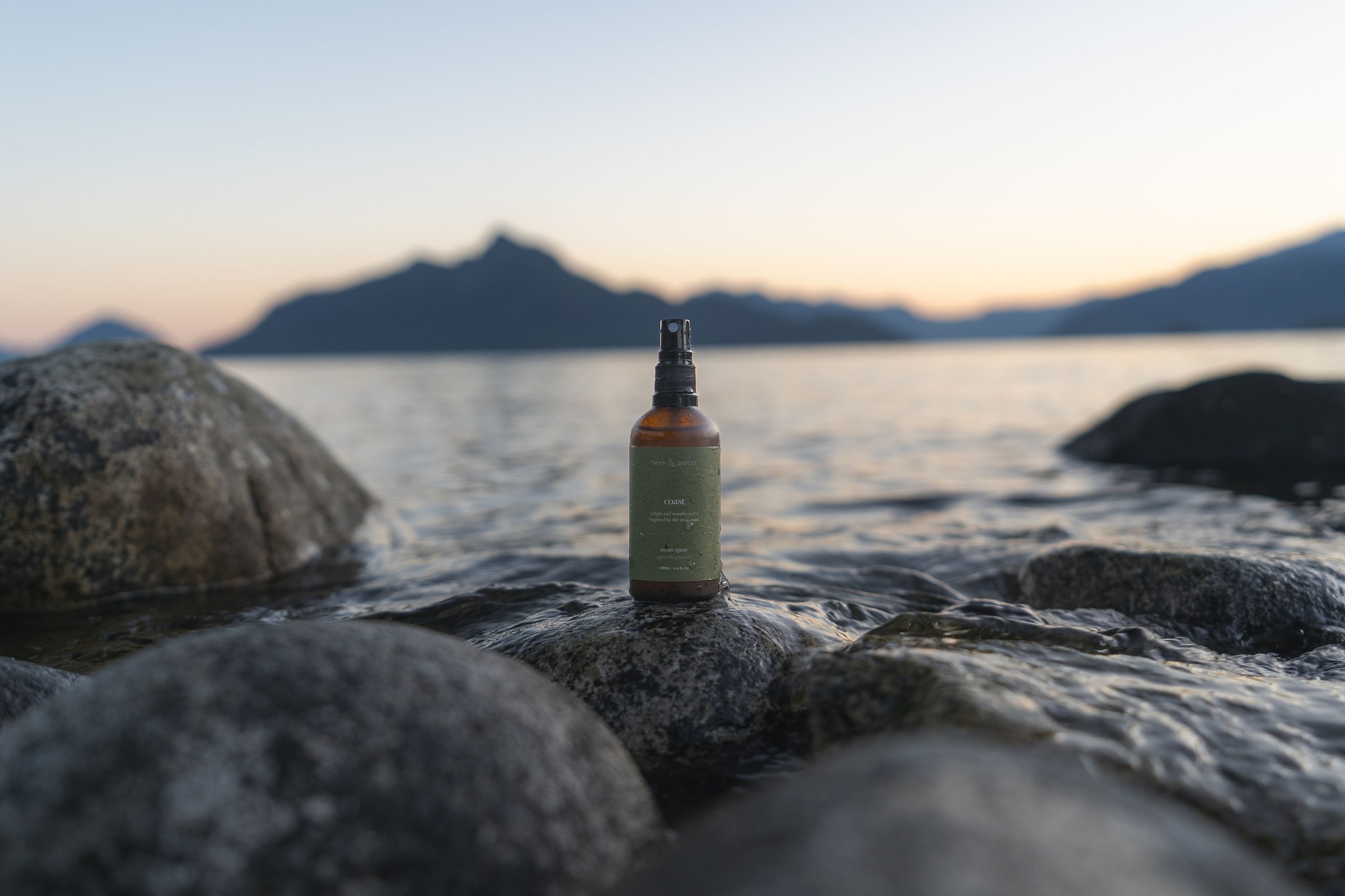 Just me, my calm, and my rituals 🌙
Soothe Roller to unwind. Coast Room Spray to bring the outdoors in.