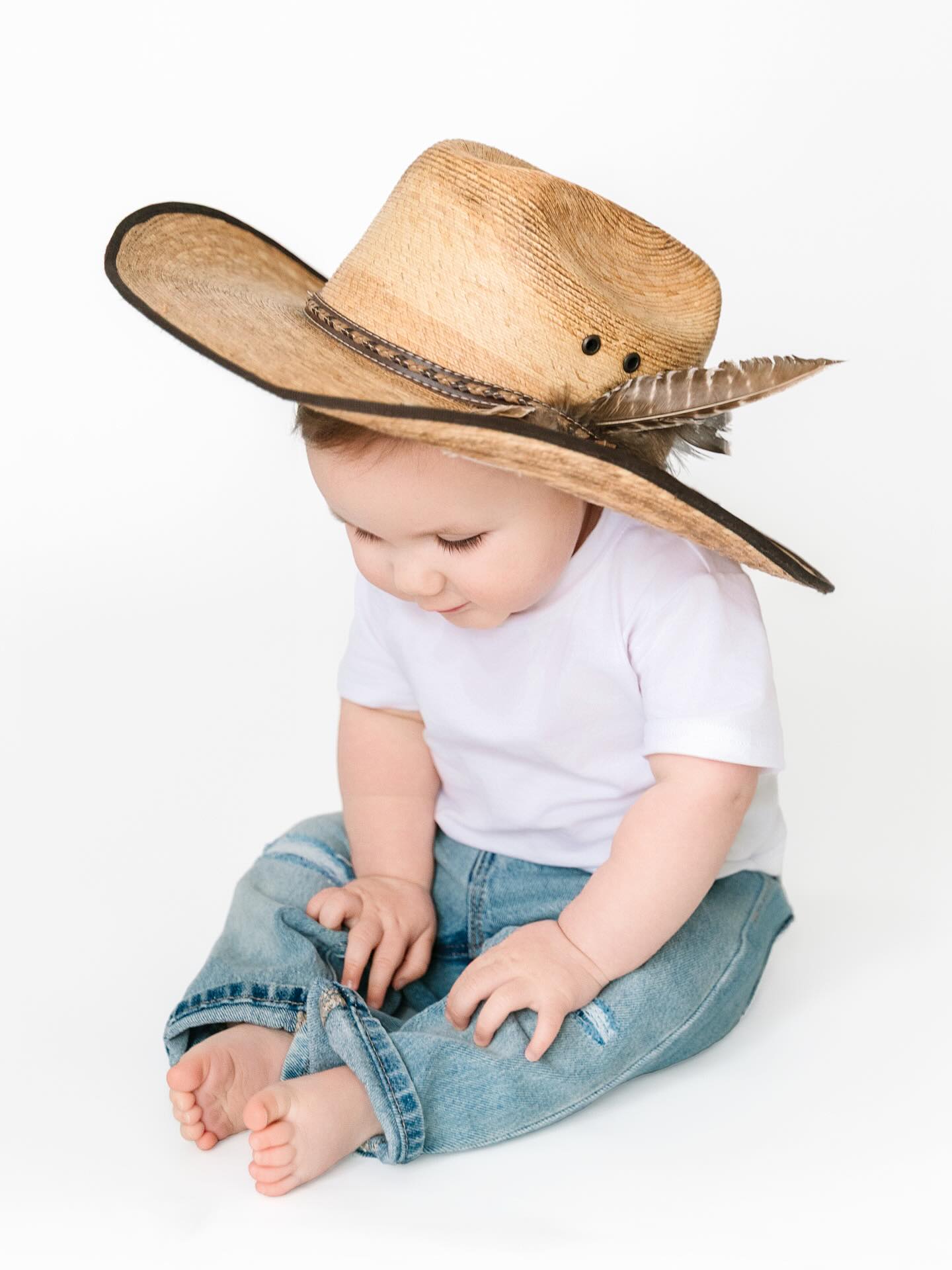 Cute cowboy hat, even cuter personality! 🤠
#yeehaw #childhood #houstonphotographer #tomballtx #personalityportraits