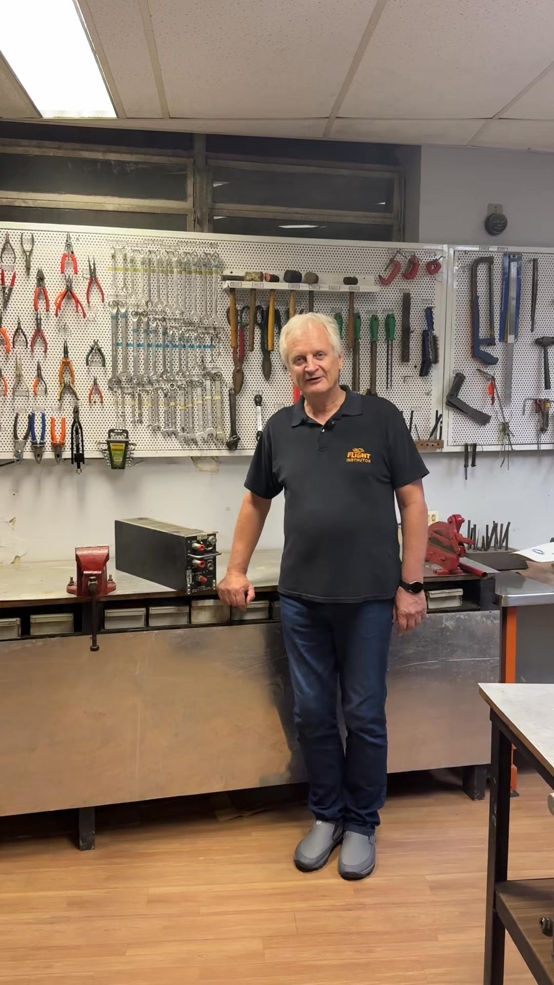 Você já ouviu falar do piloto automático?
Esse sistema invisível, mas essencial, reduz a carga de trabalho dos pilotos e controla o avião em várias fases do voo.
No vídeo de hoje, o professor Porcher explica tudo sobre esse fascinante recurso da aviação.
#Aviação #PilotoAutomático #AviaçãoCivil #EscolaFlight