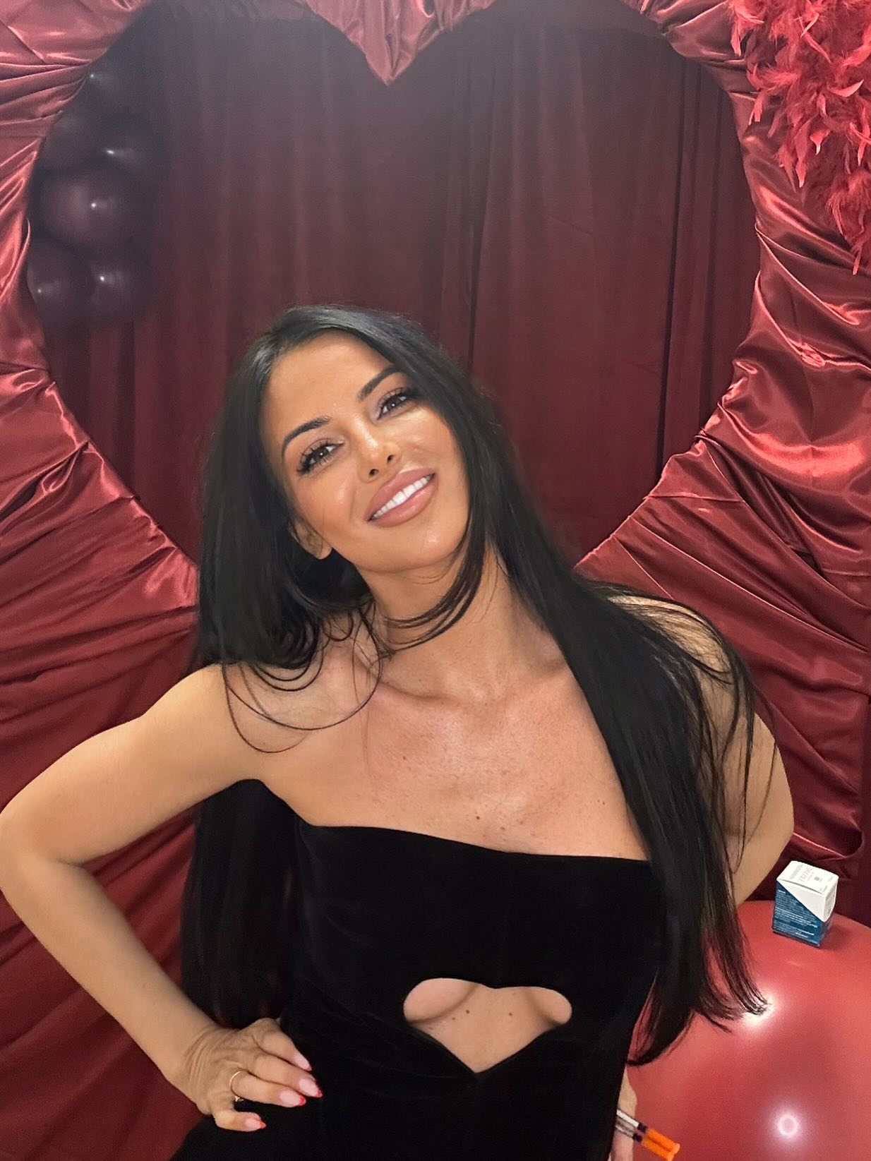 A HUGE thank you to everyone who stopped by our new location for the open house. It was absolutely packed, and I loved getting to see so many of you and show you the new space.
Thank you to the incredible vendors who joined us and helped make the day feel so special — your support and collaboration mean everything. Thank you to friends and family who helped set up and sent flowers and well wishes.
And most of all, thank you for the last few years of supporting this small business of mine. Villa has grown into something I truly love, and it’s because of all of you.
I’m still moving a few things in, but all services and appointments will now take place at our new home:
📍 1502 Scalp Ave, Johnstown (the Kranich’s building)
I can’t wait to welcome you back in soon. 🤍