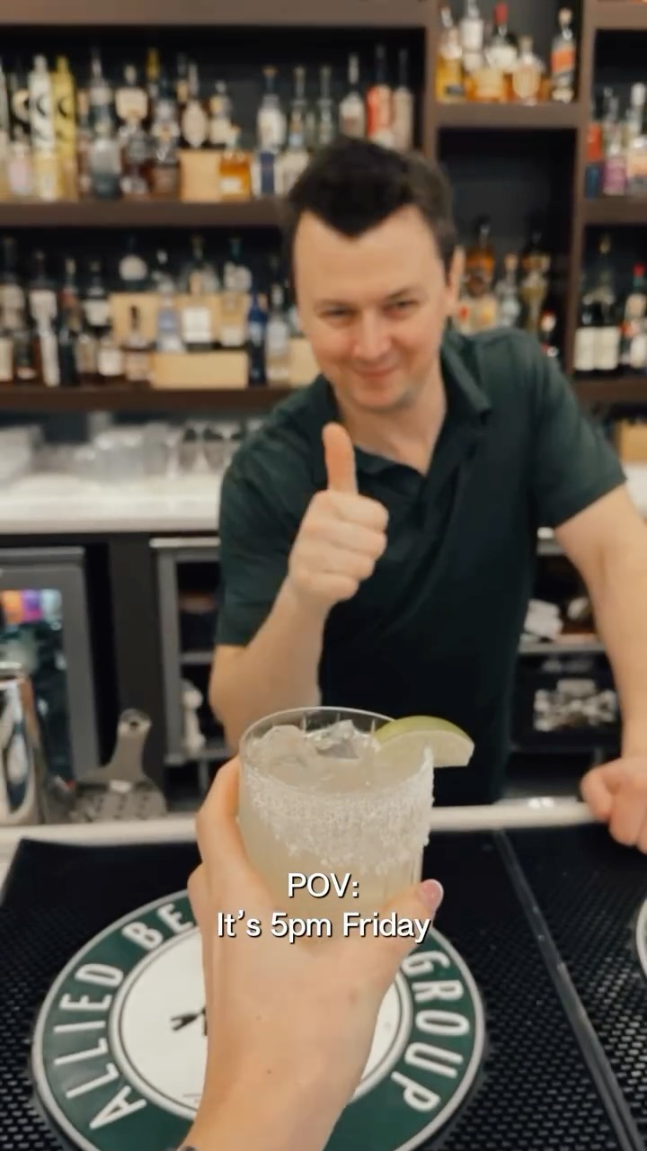 ✨Closes laptop shut✨
We’re heading into National Margarita day this weekend so when the clock hits 5 margaritas are in order ! ?
Please drink responsibly!
#nationalmargaritaday #margaritas #5oclock