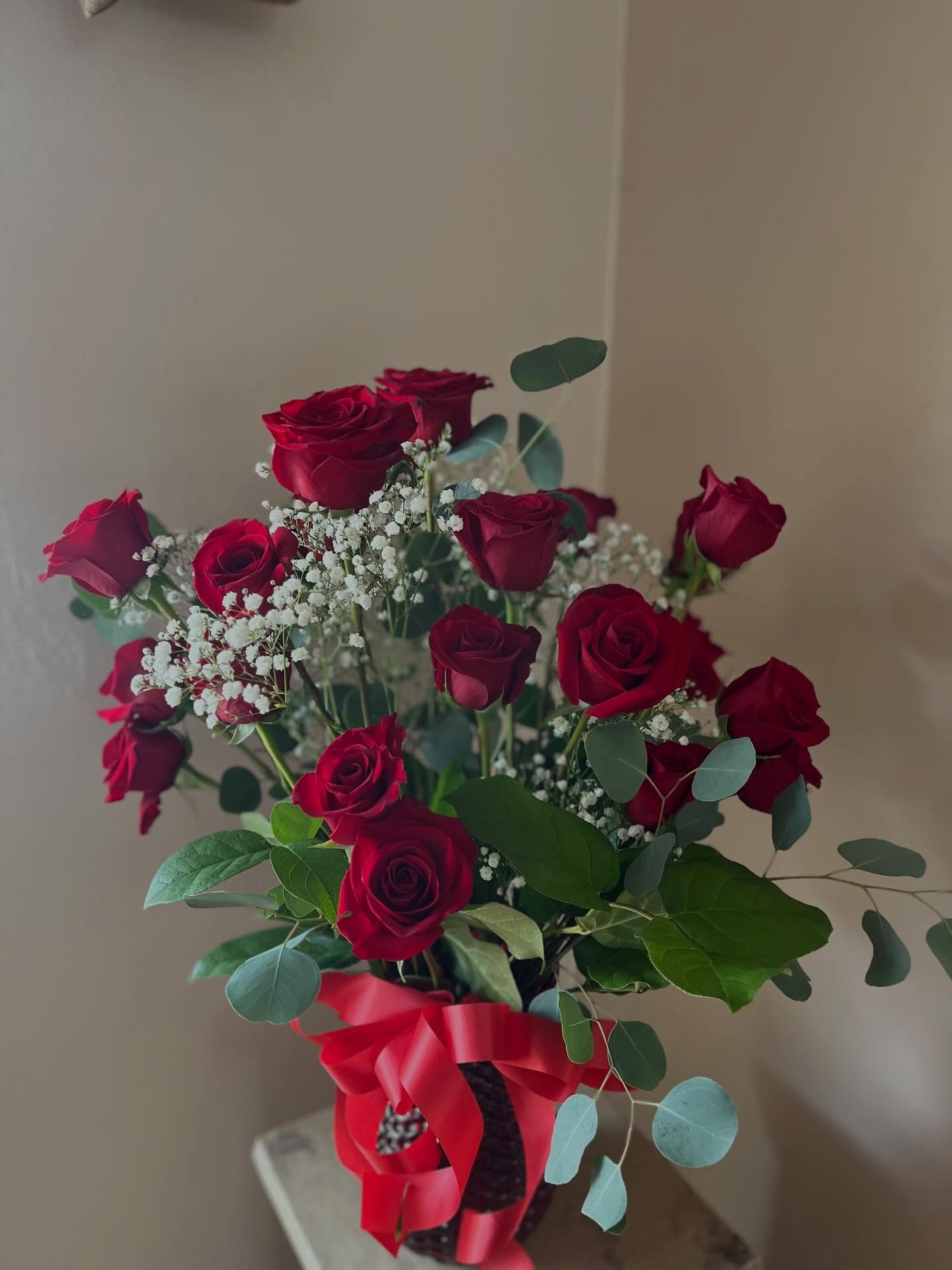 Every arrangement that leaves my shop carries a story with it — whether it’s celebrating a wedding day, honoring a loved one, or simply brightening someone’s home.
Thank you for allowing Mayflowers to be part of life’s meaningful moments.
#mayflowersflorist #floralarrangements #brookfieldwisconsin #floristinbrookfieldwisconsin