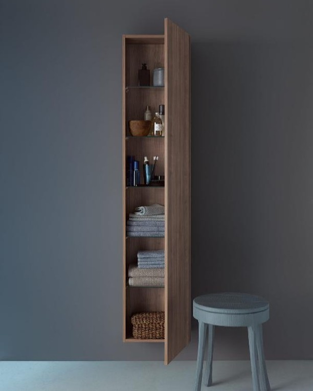 With Duravit, a comfortable bathroom doesn’t need a lot of space – what matters are creative ideas and the right products. There are numerous different ways to create additional storage space in the bathroom and find a home for everyday bathroom items both large and small. #Duravit #luxurybathroom #bathroomorganization #organization