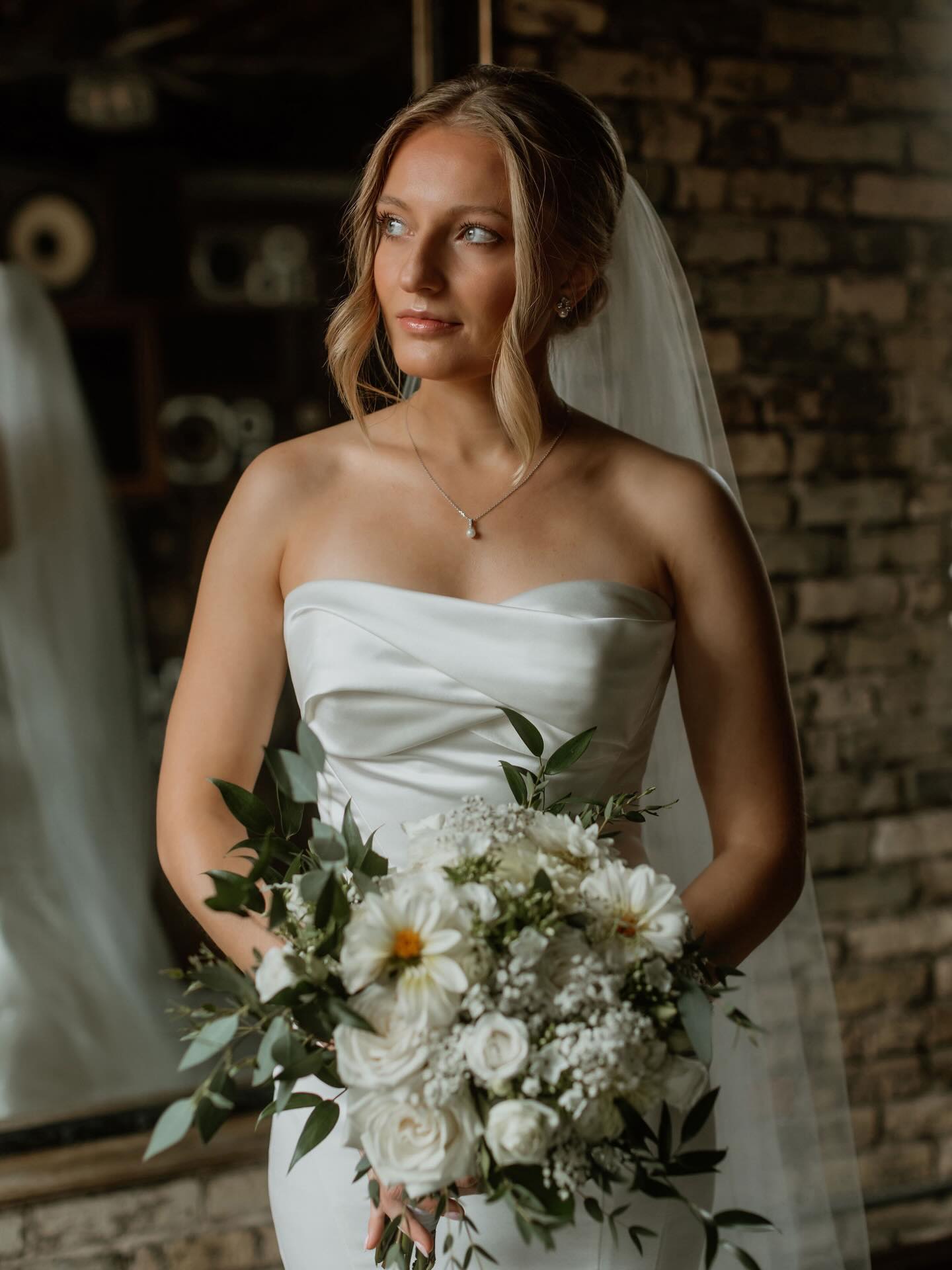 A beautiful bride and her bouquet...one of my favorite moments of the entire day. It’s truly an honor to create something that becomes part of these memories.
Ceremony Venue: @basilicaofstjosaphat
Reception Venue: @theivyhousemke
Photographer: @tributefilmphoto
Florist: @mayflowersflorist
#mayflowersflorist #wisconsinweddingflorist #floristinbrookfieldwisconsin #bridalbouquet