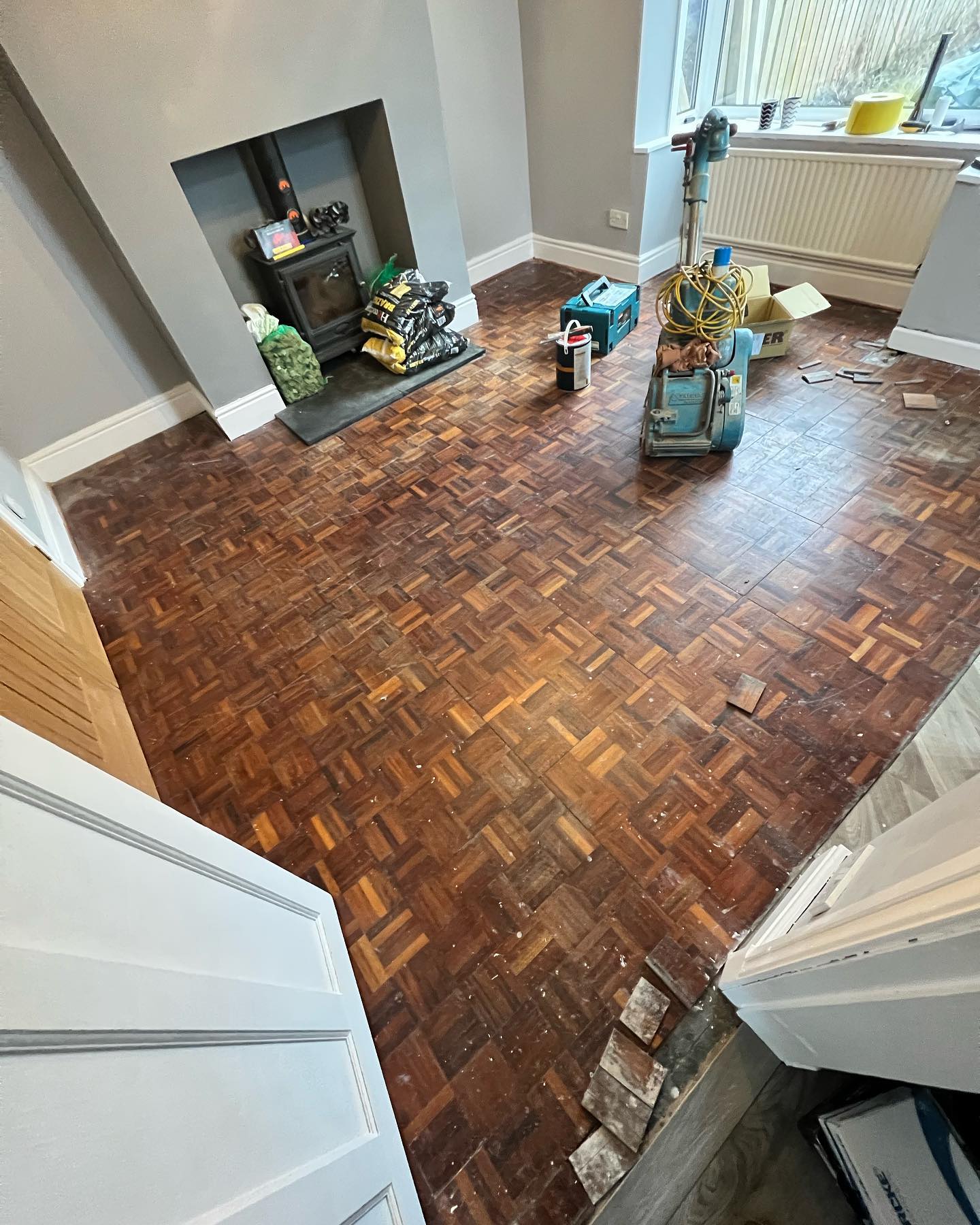 Mosaic parquet flooring restored in a living room back to its former glory we saved it from being lifted or covered up ??⚠️ wet floor ⚠️
#pinefloors #pineflooring #floorsanding #floorsander #floorrepair #originalfloorboards #originalfloors #naturalflooring #parquet #parquetfloor #parquetflooring #originalfloorboards #homeimprovement #homeimprovements #homeimprovementprojects #renovationproject #renovation #mcr #sanding #sandingwood
Floor Sanding ☑️
Floor Laying ☑️
Floor repairs ☑️
Free quotations ☑️
Cover the UK ?
? : 07721710499
? : uniquefloorfinishes@outlook.com
? : www.uniquefloorfinishes.com
? : unique floor finishes on google