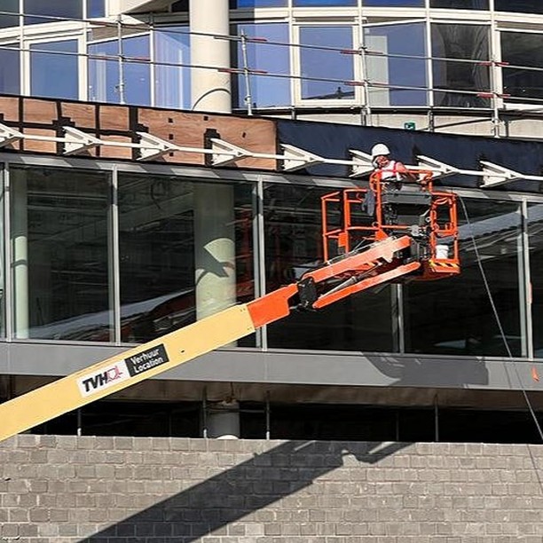 We brachten een vloeibaar membraan aan op de houten afwerking van het EGW-gebouw in Gent. Alweer een waterdicht project! #sealedexpert #wesealyourbuilding #luchtdichtbouwen