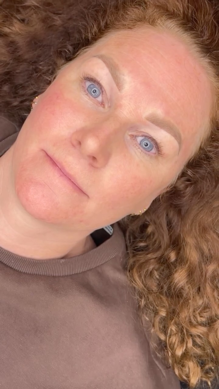 Soft ombre powder brows
Pigment: @etalonmix.nl 6 - 8
▹ www.thebrowboutique.nl
? Wil jij dit ook? Plan jouw afspraak gemakkelijk via de online agenda.