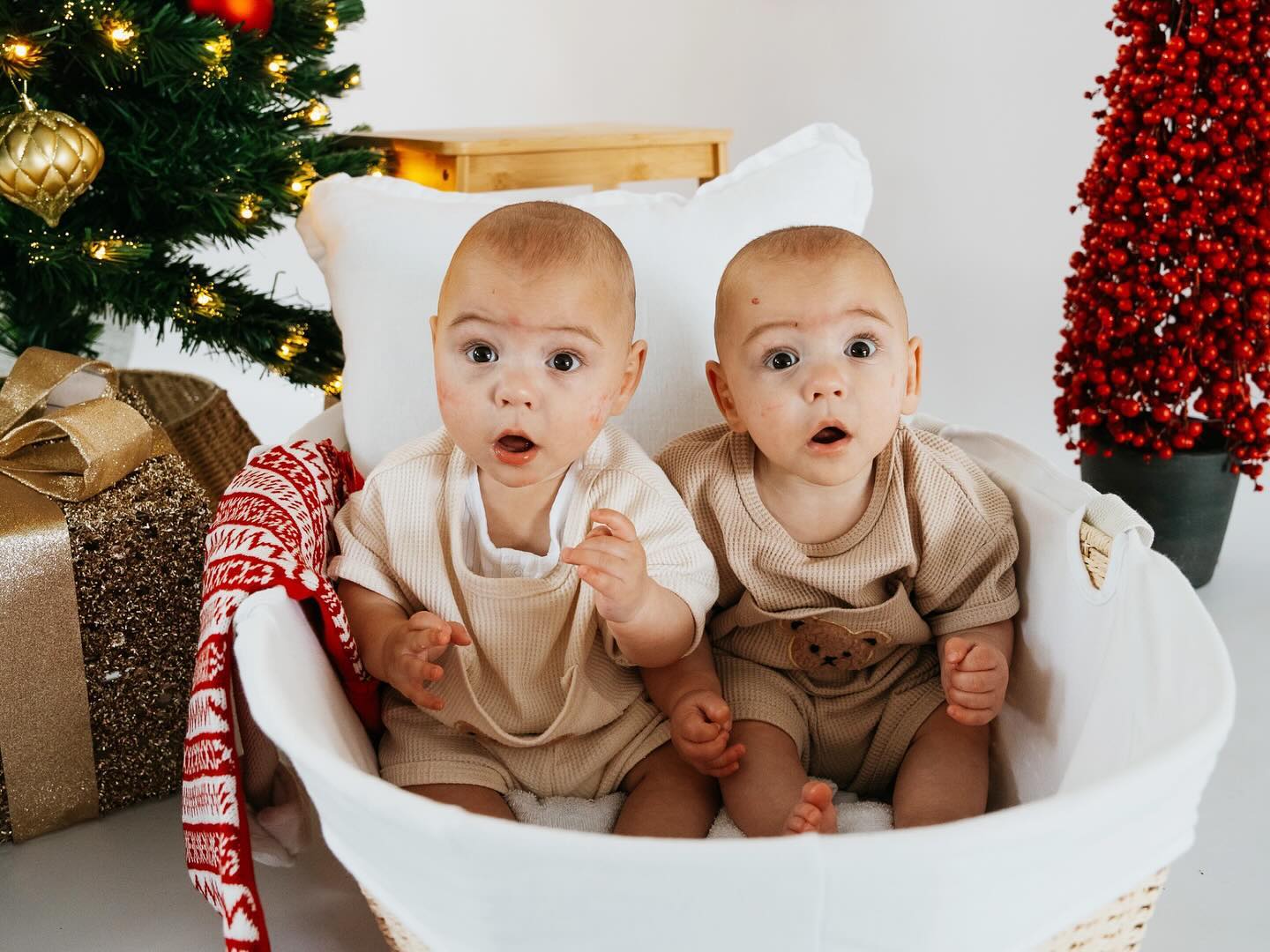 π Bookings for Christmas mini sessions are now open! π
Perfect for your annual family photos, Christmas cards or if your kids arenβt too fond of the big man in red!π
π» Head to our website to book β¨