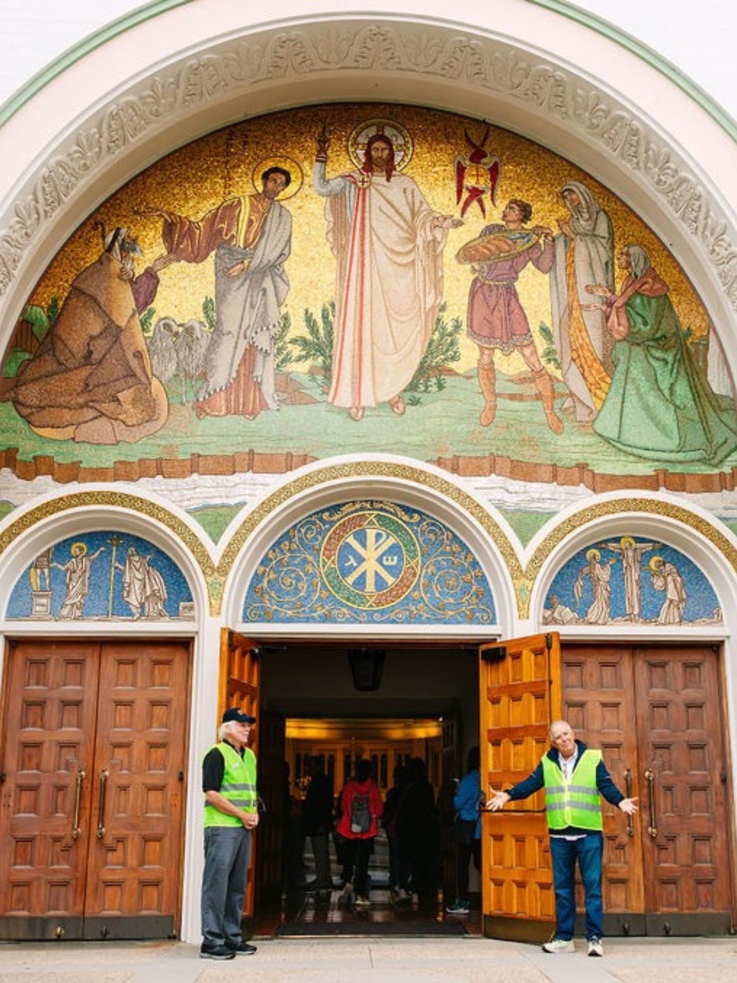Men of St. Philip,
Come out this Saturday from 9:00 AM – 12:00 PM for a morning of brotherhood, prayer, and service.
We’ll start with prayer and then roll up our sleeves to care for and clean the outside of our parish.
Let’s show up, work together,
and take pride in our church.
Saint Joseph, pray for us!
#pasadenacatholic