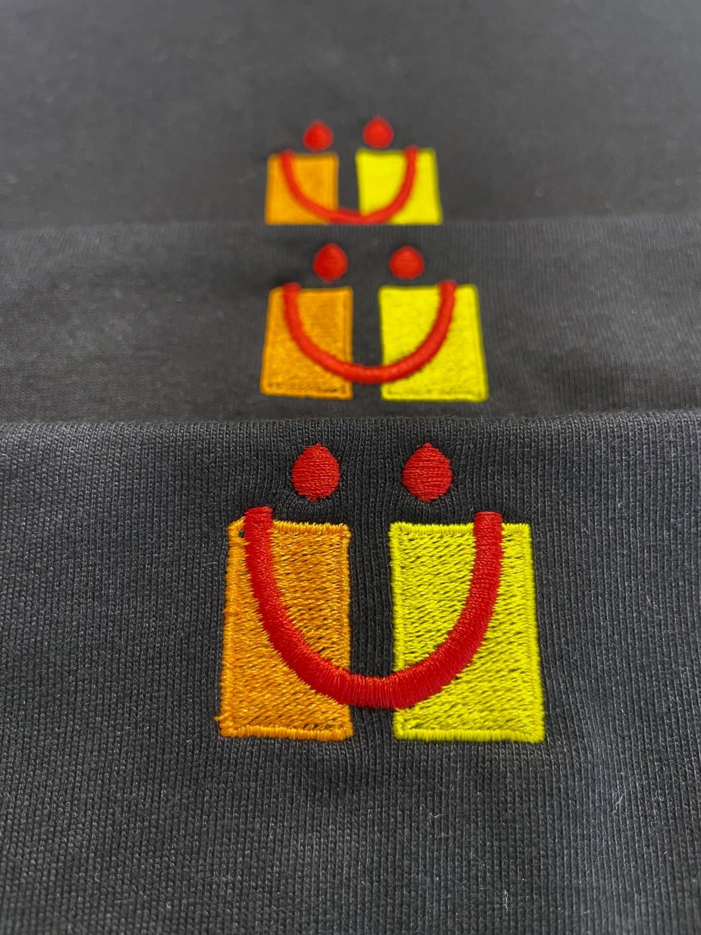 Broderie sur t-shirts pour @parrainagemontreal 🟨🟧🟥
Merci pour la confiance ☺️
#embroidery #embroiderydesign #costumembroidery #embroideryshop #mtlbusiness