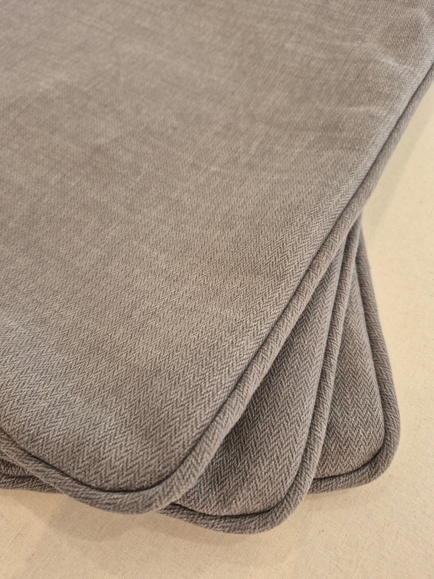 Piped cushion covers ready for tomorrow's fitting. Smart ?
#pipedcushions #pipingskills #pipingtechniques #bespokesoftfurnishings #cushions