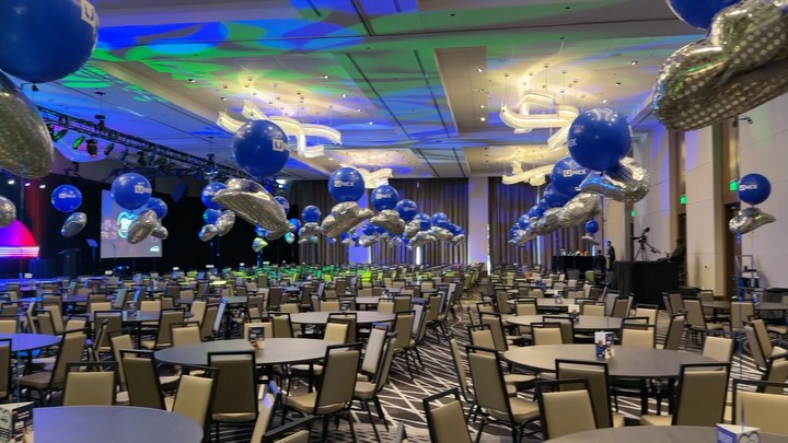 Needing to add some fun to your next corporate event? We have you covered!
.
.
.
#LaMarvelousWasHere #LaMarvelousBalloons #NashvilleBalloons