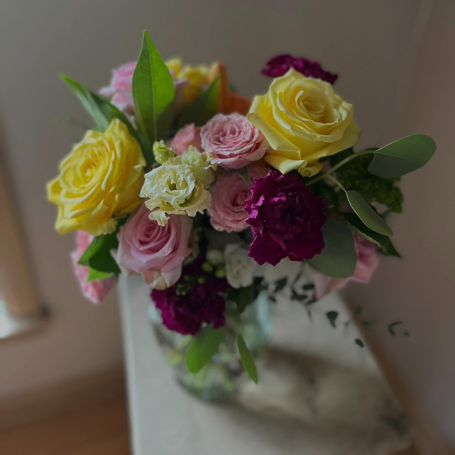 Spring flowers have such a fresh and natural beauty to them. Every season brings something new to enjoy. ?
#mayflowersflorist #floralarrangements #flowersjustbecause #thegiftofflowers #bringsomeoneflowers
