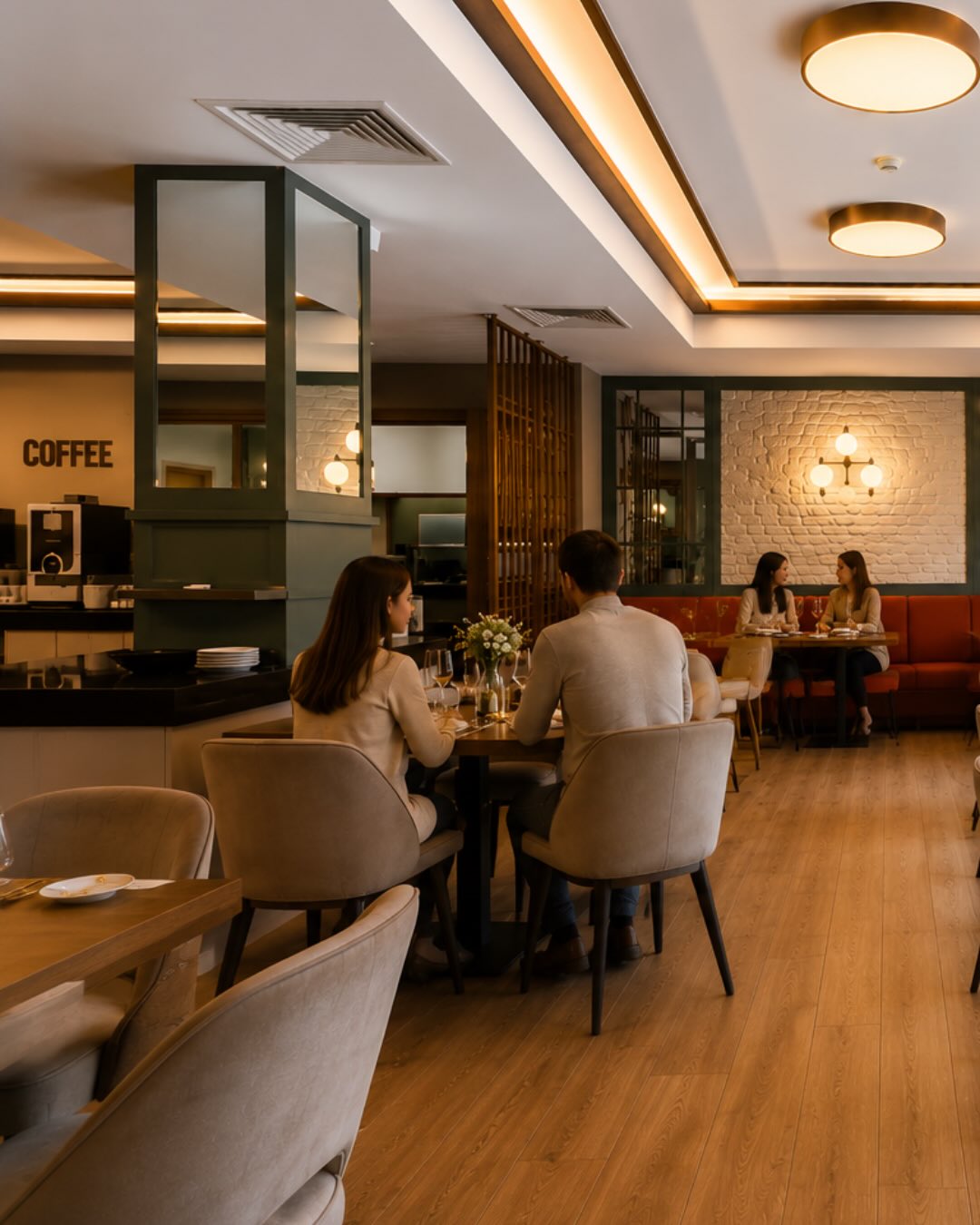 Пролетта в Tarchin Restaurant носи усещане за елегантност, спокойствие и изискан вкус.
Топла атмосфера, модерни детайли и внимателно подбрани моменти, които превръщат всяка вечеря в истинско luxury изживяване в сърцето на Пирин.
Място, където добрата кухня, уютът и красивите гледки се срещат в перфектна хармония.
Tarchin Restaurant by Regnum Bansko, вкусът на планинската елегантност.
Spring at Tarchin Restaurant brings a feeling of elegance, serenity and refined taste.
A warm atmosphere, modern details and carefully curated moments that transform every dinner into a true luxury experience in the heart of Pirin Mountain.
A place where fine cuisine, comfort and beautiful views meet in perfect harmony.
Tarchin Restaurant by Regnum Bansko, the taste of mountain elegance.
#RegnumBansko #TarchinRestaurant #LuxuryDining #SpringMood #MountainElegance