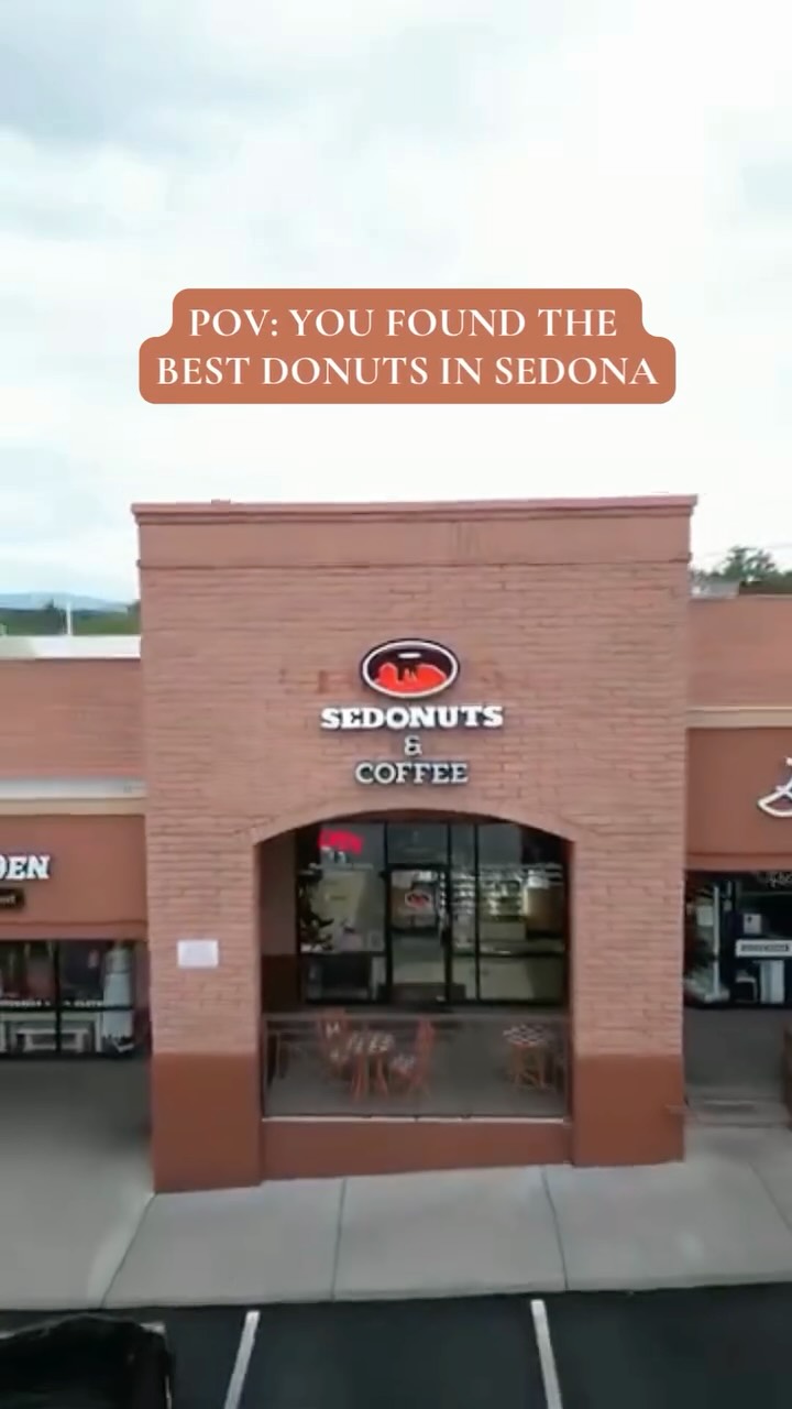 Not everything in Sedona is just red rocks and trails…
Sometimes, it’s fresh donuts and a really good cup of coffee to start your day right ?☕
? Sedonuts is a local favorite in West Sedona known for its soft, freshly made donuts, breakfast bites, and laid-back vibe. Perfect for a quick stop before heading out to explore.
Whether you’re grabbing a box to-go or sitting down with coffee, this is one of those simple spots that just hits every time.
And the best part? You’re never too far from it.
? Southwest Inn at Sedona
Just 5–7 minutes from Sedonuts, so your mornings are always within reach.
Save this for your next Sedona trip ?
? clips credits: sedonutsandcoffee
#SedonaArizona
#VisitSedona
#SouthwestInnSedona
#SedonaEats
#LocalFavorite