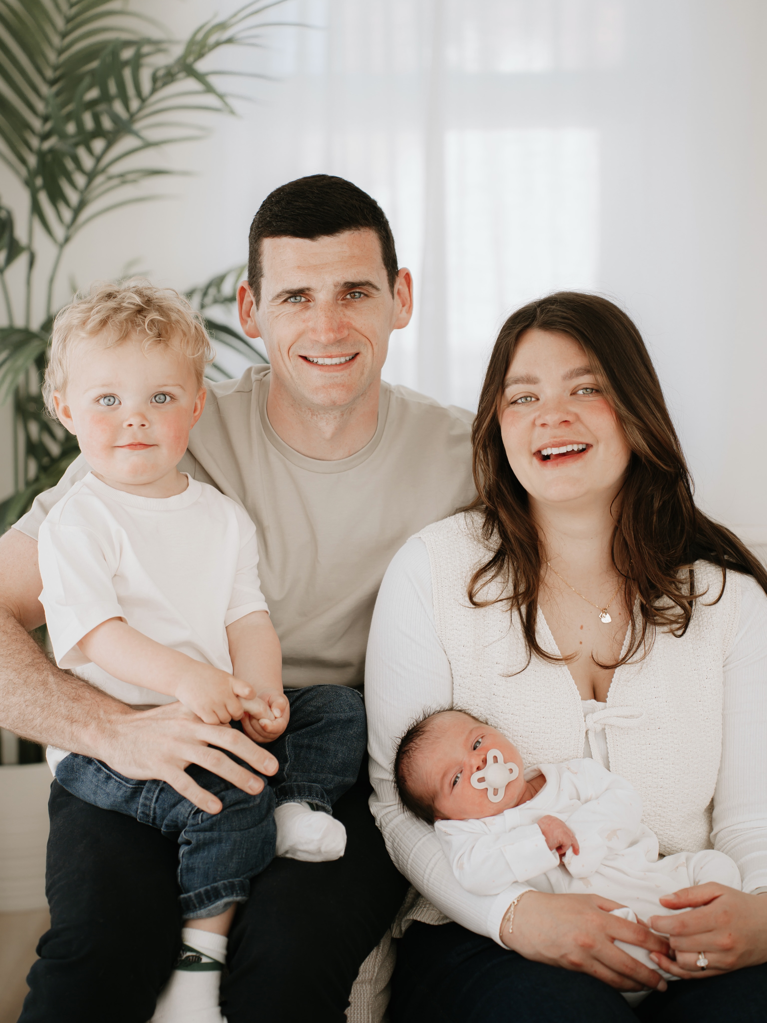 When three become four 🫶🏼
A family session filled with smiles from a proud big brother and his newborn sister. Capturing all the moments in between with Mum and Dad as they embrace this new chapter all together.
#newbornphotography #familyphotography #materniryphotography #studioshoot #berkshire