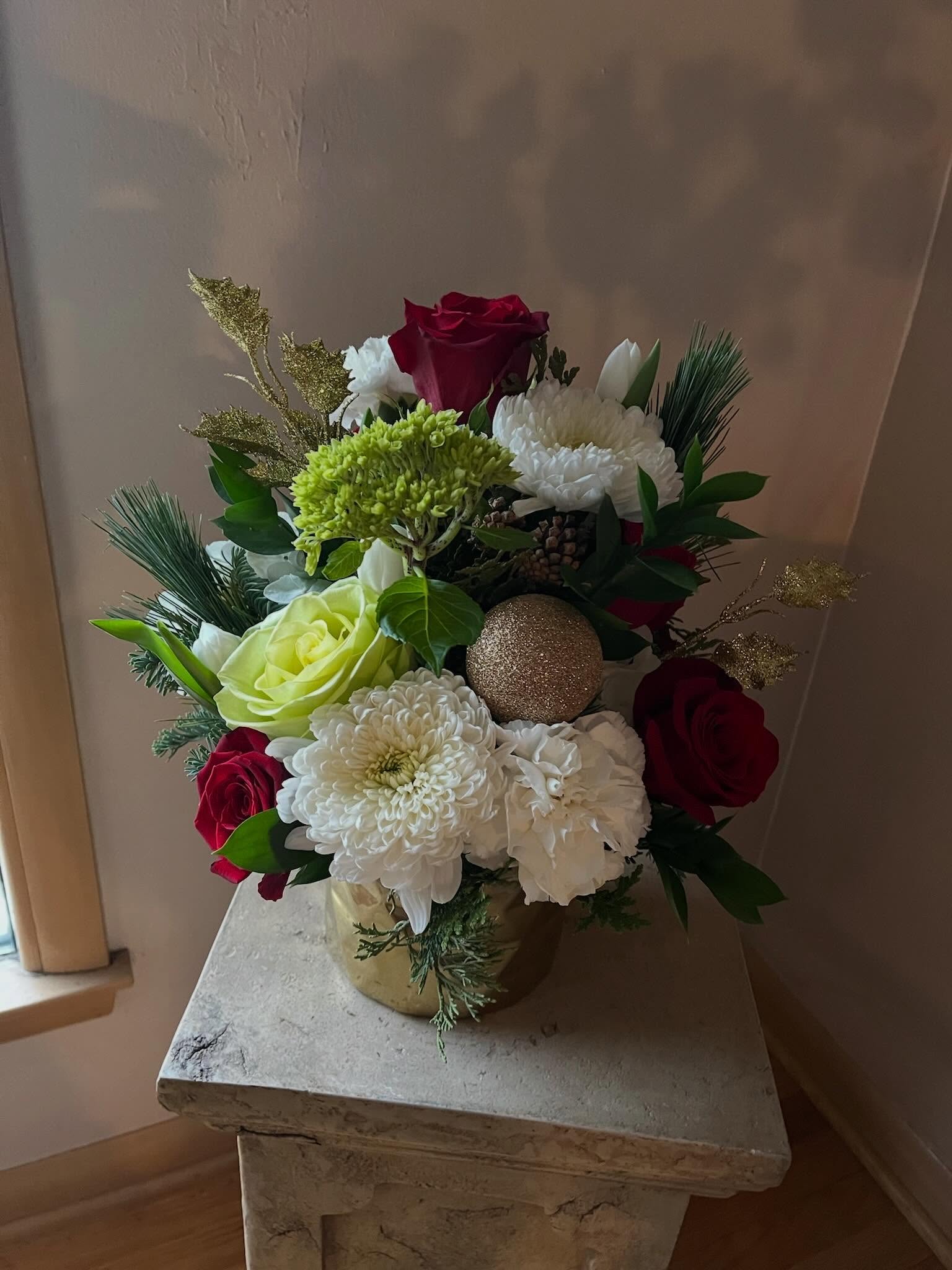 Sometimes flowers don’t need a reason at all.
#mayflowersflorist #brookfieldwi #floristinbrookfieldwi #summerfloralarrangements #flowersjustbecause