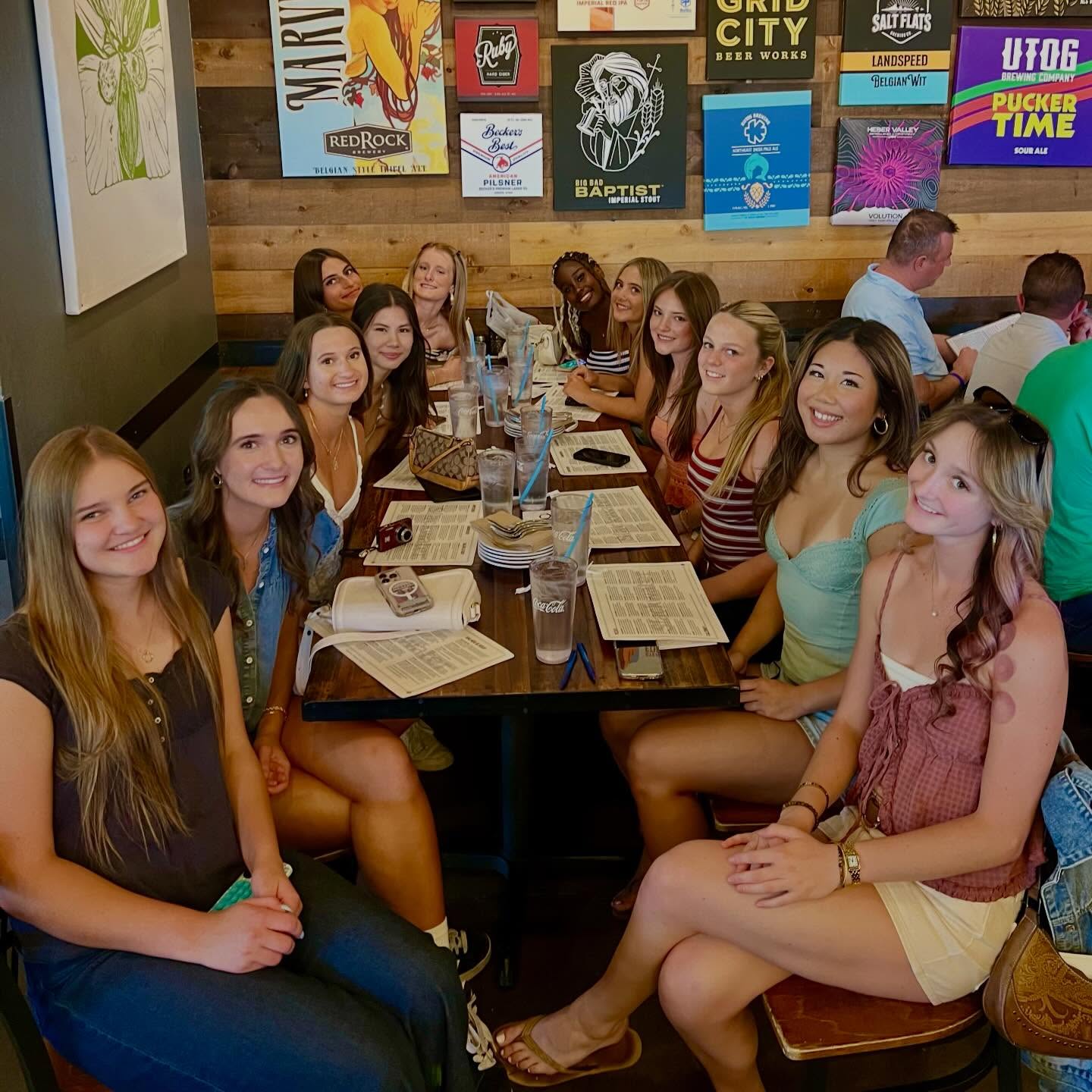 17 adidas goes 2-1 on Day 1 at the West Coast Invitational in Utah! Team dinner, great memories, and more work to do. Keep it up! #alwayslearning #primevibes #3stripelife #17adidas #primevolleyballclub