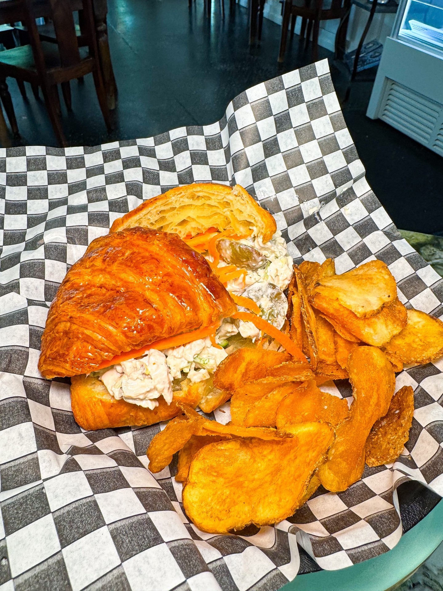 Join us for lunch this week before the holiday weekend! ??
Enjoy our Pierre Sandwich, made with your choice of chicken or tuna salad, shredded carrots, and cucumber, served on a fresh buttery croissant. ??
We look forward to seeing you!
Brunch, coffee, smoothies, baked goods, & more...✨️
Breakfast & Lunch Hours: Tuesday-Friday 7am-3pm, Saturday & Sunday 8am-3pm
Address: 204 S Newtown Street Rd Newtown Square, PA ?
Phone Number: 610-755-3559 ?
Website: mediabeancafe.com ?️
Available on Uber Eats, Door Dash, and Grubhub ?
Don't forget- We are located next to DiFabio's Bakery! Perfect for any dessert needs! ?
#MediaBeanCafe #DinnerInspo #FarmToTable #SeasonalMenu #BYOBdining #FoodieFinds #PhillyFoodScene #DinnerPlans #Foodstagram #InstaFood #EatLocal #SupportLocalEats #CozyDining #DateNightSpots #RestaurantVibes #FoodLovers #NewMenuDrop #SneakPeekMenu #WeekendEats