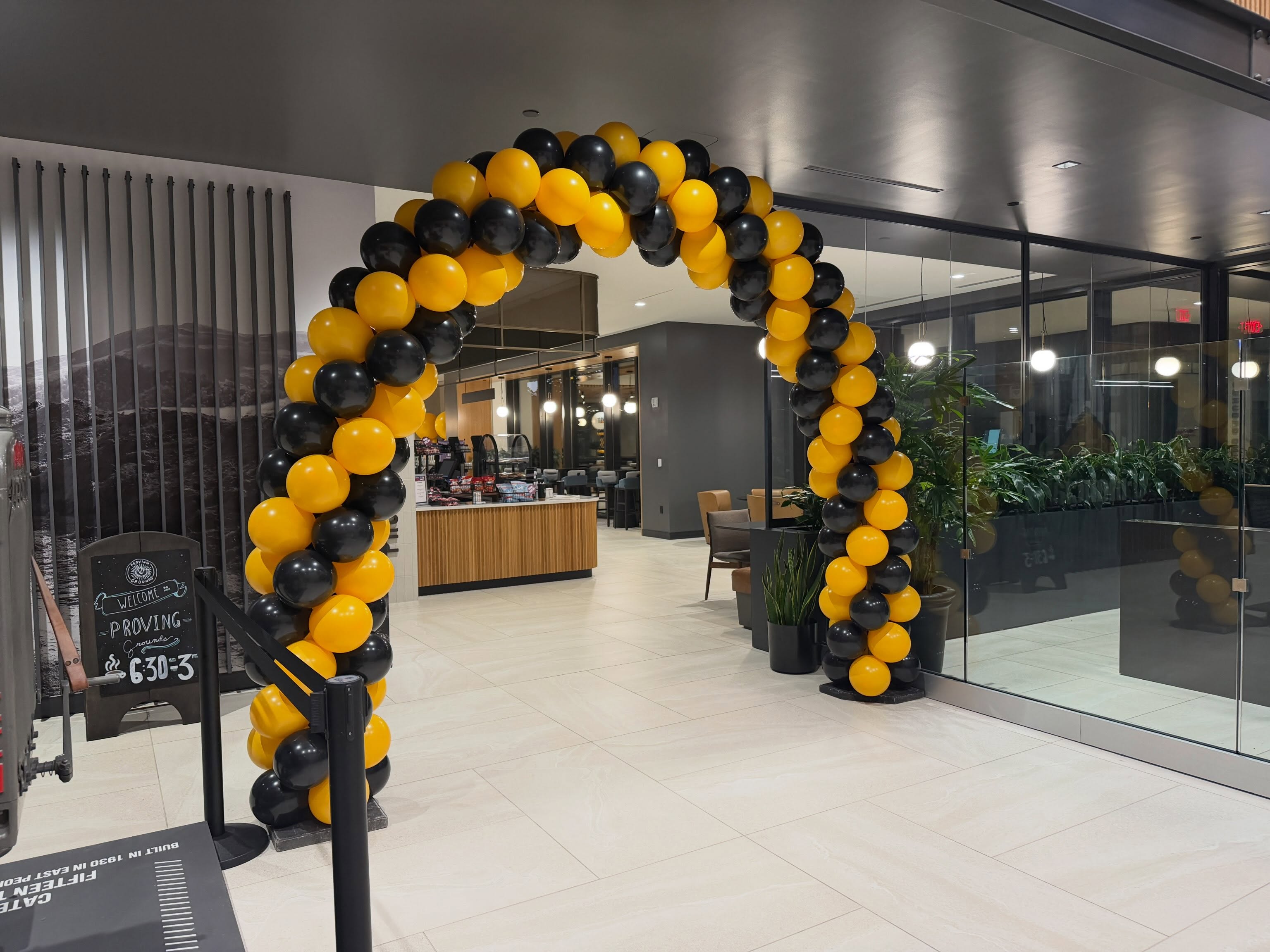 Classic decor always gives such a clean and fun look for corporate events! ??
.
.
.
#LaMarvelousWasHere #LaMarvelousBalloons #NashvilleBalloons