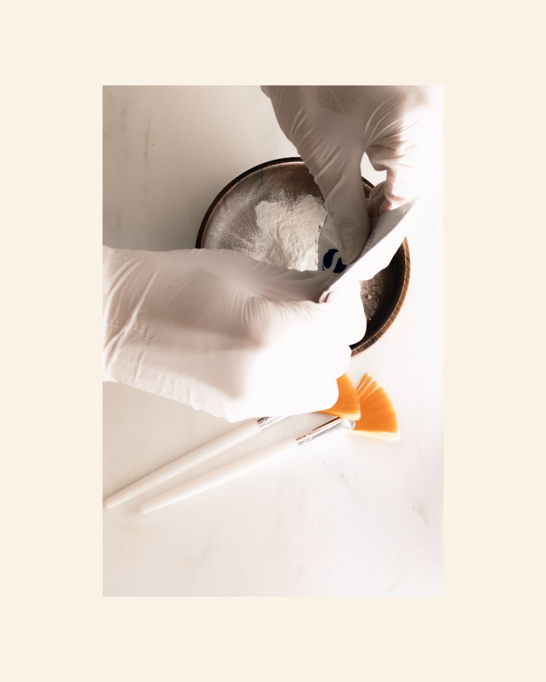 Preparing the champagne facial ????
The magic behind your glowy skin…
And pure relaxation ??♀️