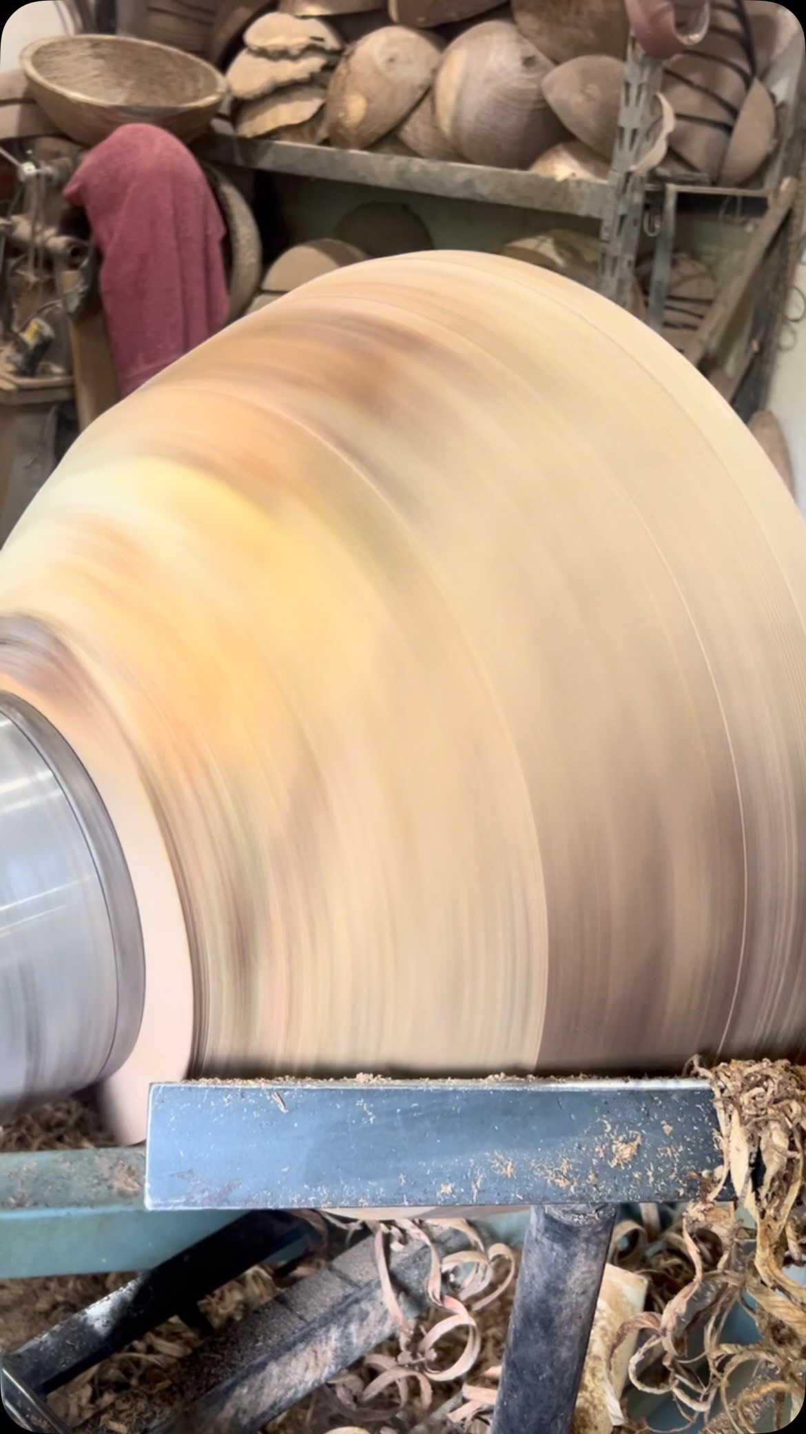 Had to get some assistance mounting this 160 pound black walnut bowl blank. It should make a great serving bowl. #largesaladbowl #tableware #woodturning #corperategifts