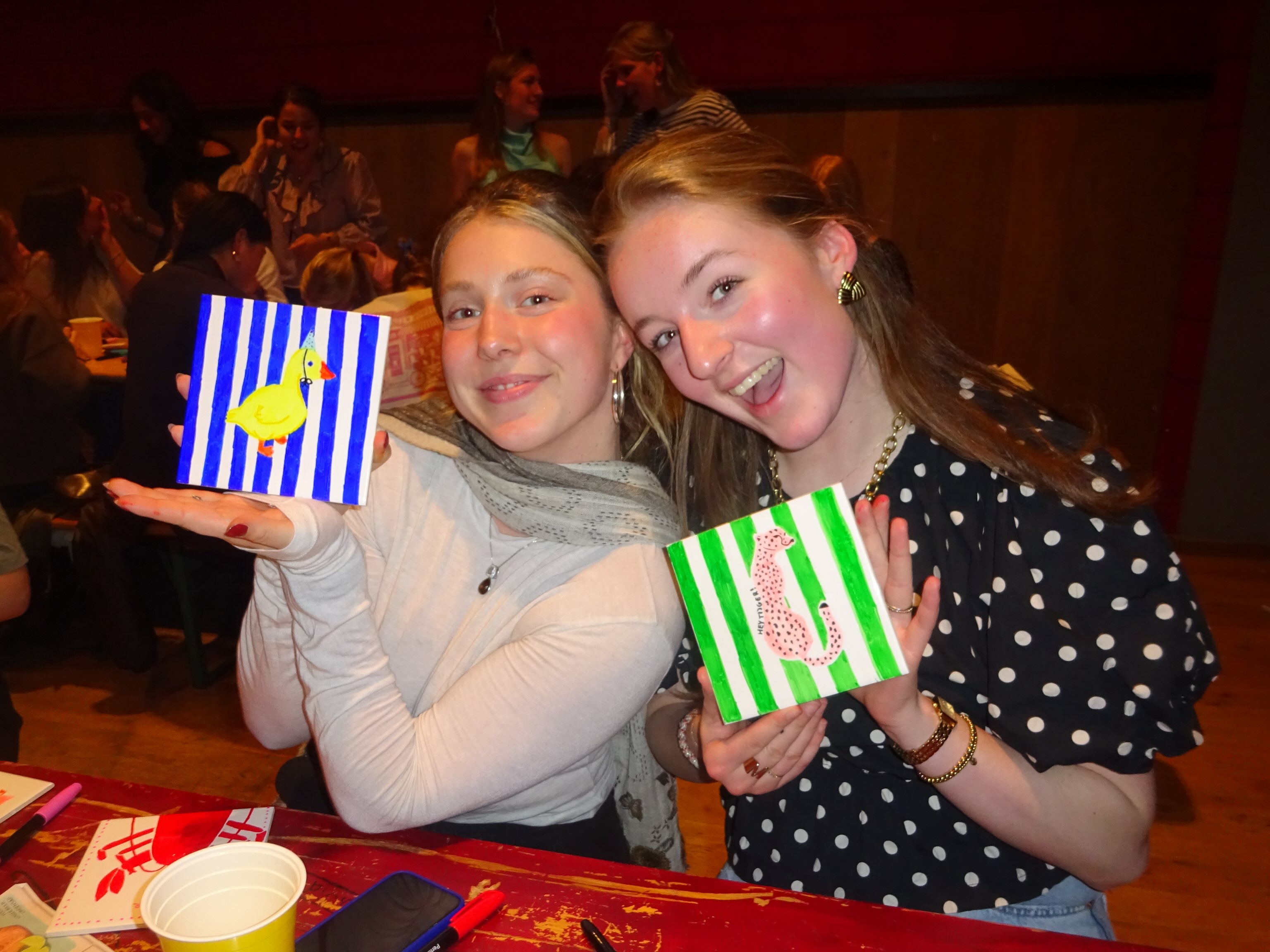 RECAP ONGEMENGDE AVOND 2 ?♀️??
Tijdens onze tweede ongemengde avond gingen de meiden aan de slag met hun eigen tegeltjes ontwerpen. Swipe voor de resultaten!?
Lijkt het jou ook leuk om dit soort avonden mee te maken? Kom dan tijdens de INKOM een kijkje nemen bij Stennis!?✨
DISCLAIMER (NL) - De Algemene Introductieweek van Maastricht, de INKOM, wordt georganiseerd door de INKOM organisatie namens Maastricht University en Zuyd Hogeschool (www.inkom.nl). De INKOM organisatie is als organisatieg verantwoordelijk voor het gehele INKOM-programma. De INKOM organisatie en Stennis werken samen tijdens de bovenstaande activiteiten.
DISCLAIMER (EN) - Maastricht introduction week, the INKOM, is organised by INKOM organisation in the name of Maastricht University and Zuyd Hogeschool (www.inkom.nl). INKOM organisation is responsible for the whole INKOM program. INKOM organisation and Stennis are cooperating to make this week a success.