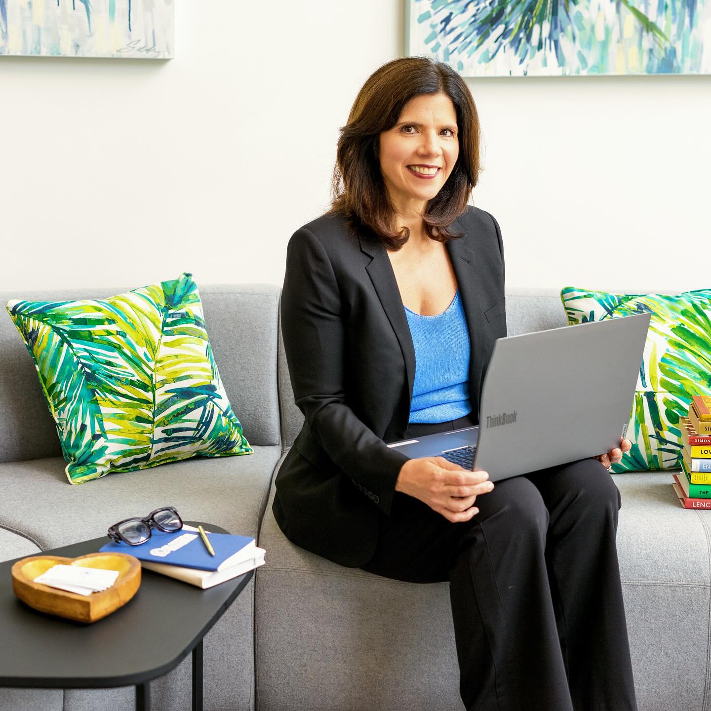 ? You cannot ask your employess to create an expereince for your customers that you are not providing to them.
The lesson found me again.
Years ago, I learned something about employee experience that has never left me.
Then, in 2018, on my first day as a new VP of HR, it was reinforced all over again.
I walked into my office.
There was a laptop on my desk with a Post-it note explaining how to log in.
That was my welcome.
No introductions.
No connection.
No plan.
No one expecting me.
And I remember thinking...
If this is the experience for the VP of HR, what is it like for everyone else?
? Here’s what every leader should know:
Employee experience isn’t built by your values on the wall. It’s built by the moments your people never forget ♥️ .
The interview.
The offer.
The welcome.
The first meeting.
The first week.
These moments answer one question every employee is asking:
“Do I matter here?”
Companies invest thousands attracting exceptional talent.
? Yet too many leave the employee experience to chance.
The organizations that win don’t just hire great people.
♥️ They make people feel they made the right decision from the very beginning.
Question for leaders:
? If you joined your company tomorrow, would you be excited by the experience...or disappointed by it?
#EmployeeExperience #Leadership #CEO #BusinessOwner #PeopleFirst #CultureMatters #LeadershipDevelopment #ExecutiveCoaching #Onboarding #EmployeeEngagement #Clarity13