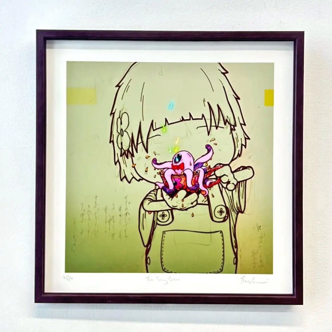 Edition number one of The Briny Brew from @mysteriousburobbu's Megan Month! Framed in a hand-finished deep purple box frame and set back with spacers painted the same, finished off with anti-reflective glass to ensure the vibrant colours are given full clarity ?
#westlondonframers #tomlewisart #artglass #handpaintedframe