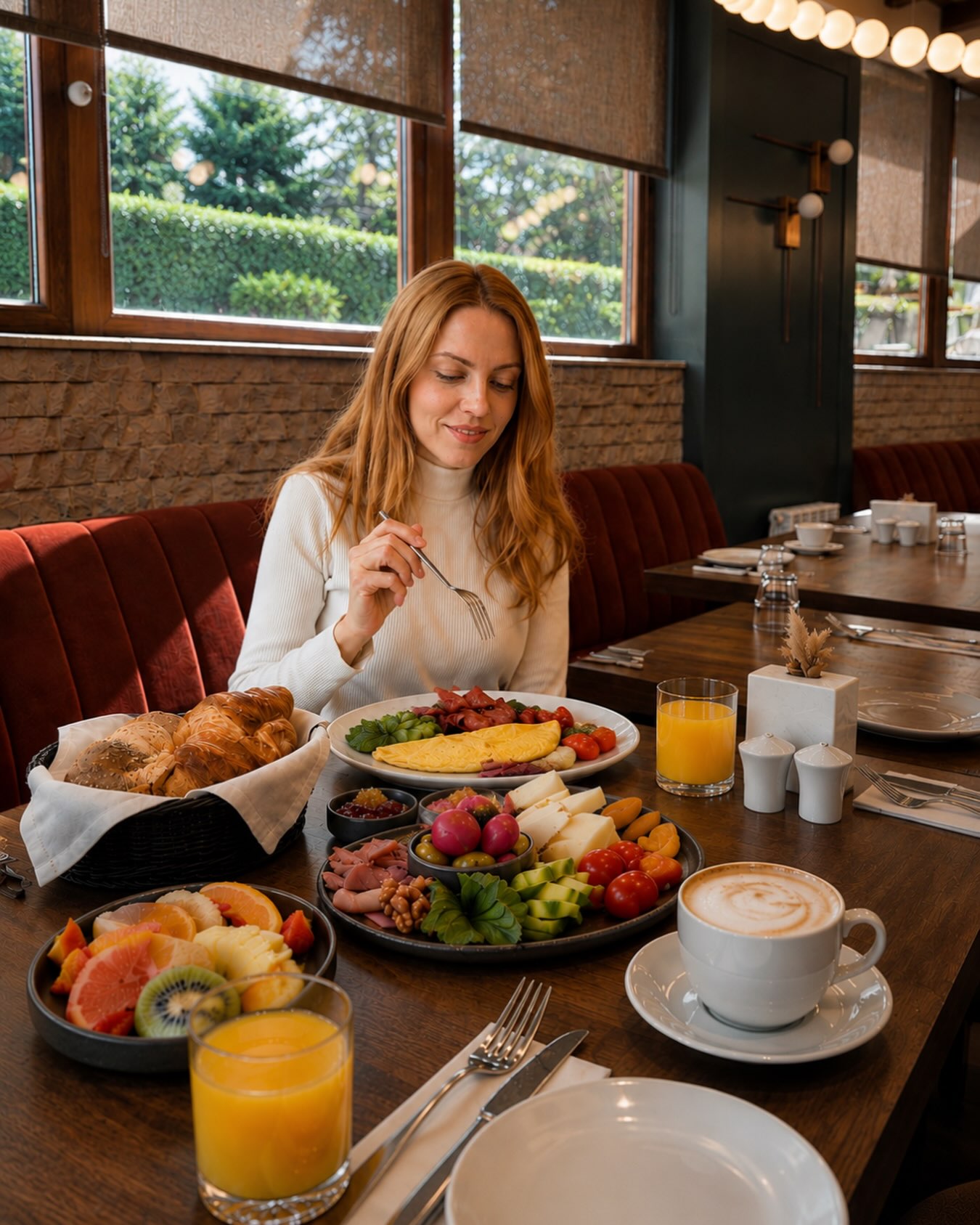 Сутрините в Regnum Bansko Mountain Resort започват с вкус, спокойствие и време за себе си. ☕
Ароматно кафе, свежи плодове, топли печива и богата селекция от внимателно подбрани предложения превръщат закуската в първото приятно изживяване за деня.
Насладете се на сутринта без бързане, докато красотата на Пирин Ви очаква навън. Защото понякога най-хубавите дни започват именно така с добра закуска и усещането, че сте на правилното място. ?
Добро утро от Regnum Bansko.
Mornings at Regnum Bansko Mountain Resort begin with flavor, tranquility, and time for yourself. ☕
Freshly brewed coffee, seasonal fruits, warm pastries, and a generous selection of carefully prepared favorites turn breakfast into the first enjoyable experience of the day.
Take your time and enjoy the morning while the beauty of the Pirin Mountains awaits outside. Because sometimes, the best days begin exactly like this with a delicious breakfast and the feeling that you are exactly where you belong. ?
Good morning from Regnum Bansko.
#RegnumBansko #RegnumHospitality #BreakfastAtRegnum #MountainEscape #PirinExperience