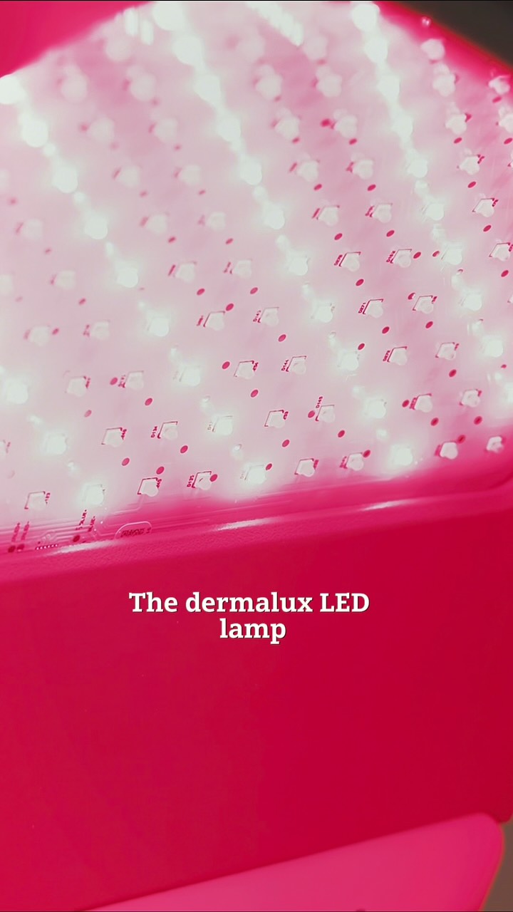 The dermalux LED lamp after summer ❤️
#cosmopolitanclinicamsterdam #dermalux #dermalux #cosmeticclinic