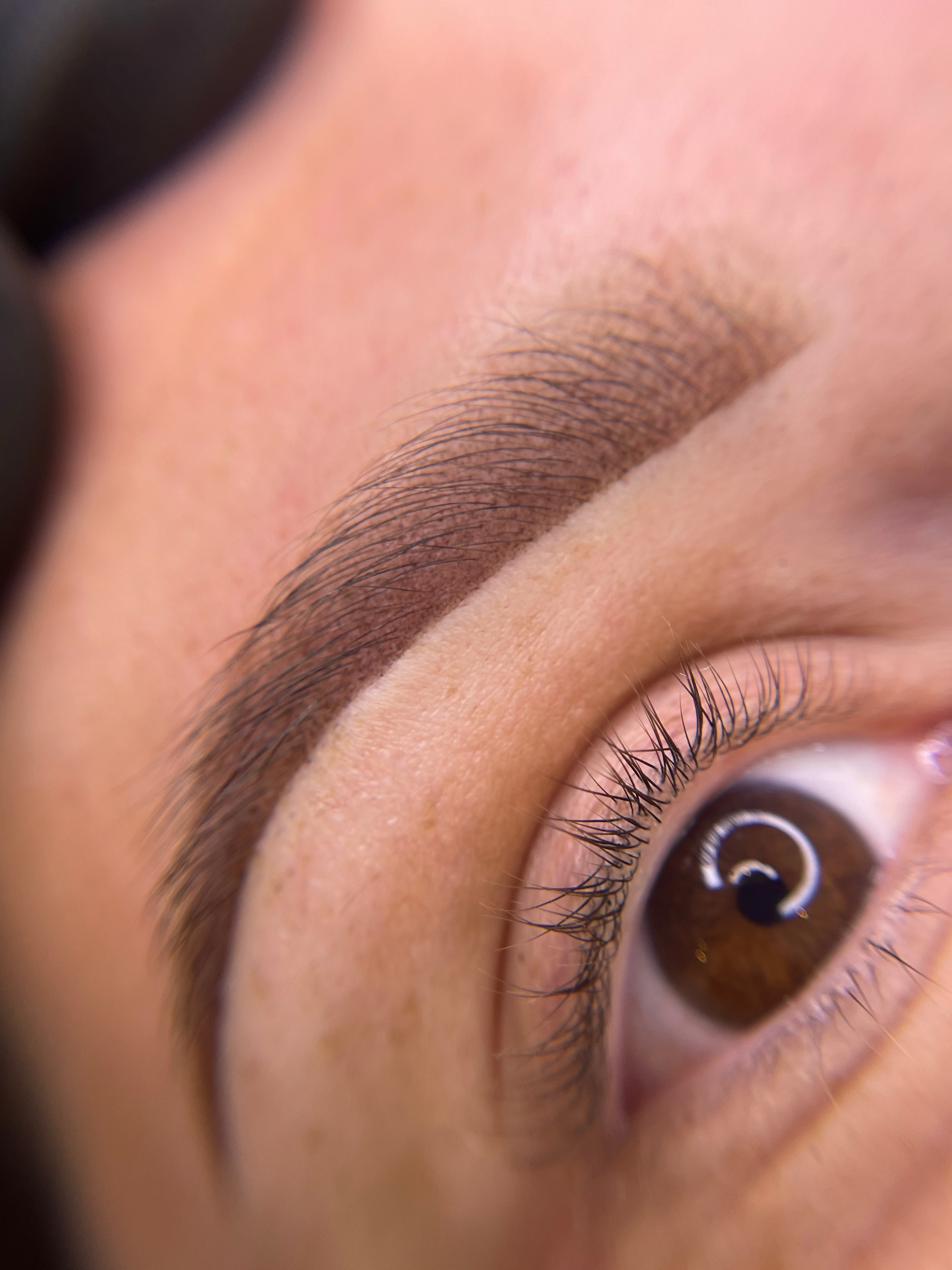 Soft ombre powder brows
Twijfel je nog? Boek dan eens een uitgebreide intake PMU bij ons in de salon.
▸ Zacht en natuurlijk resultaat
▸ Blijft langdurig mooi
▸ Altijd een verzorgde uitstraling, zonder make-up
? Plan eenvoudig je afspraak via de online agenda
? www.thebrowboutique.nl