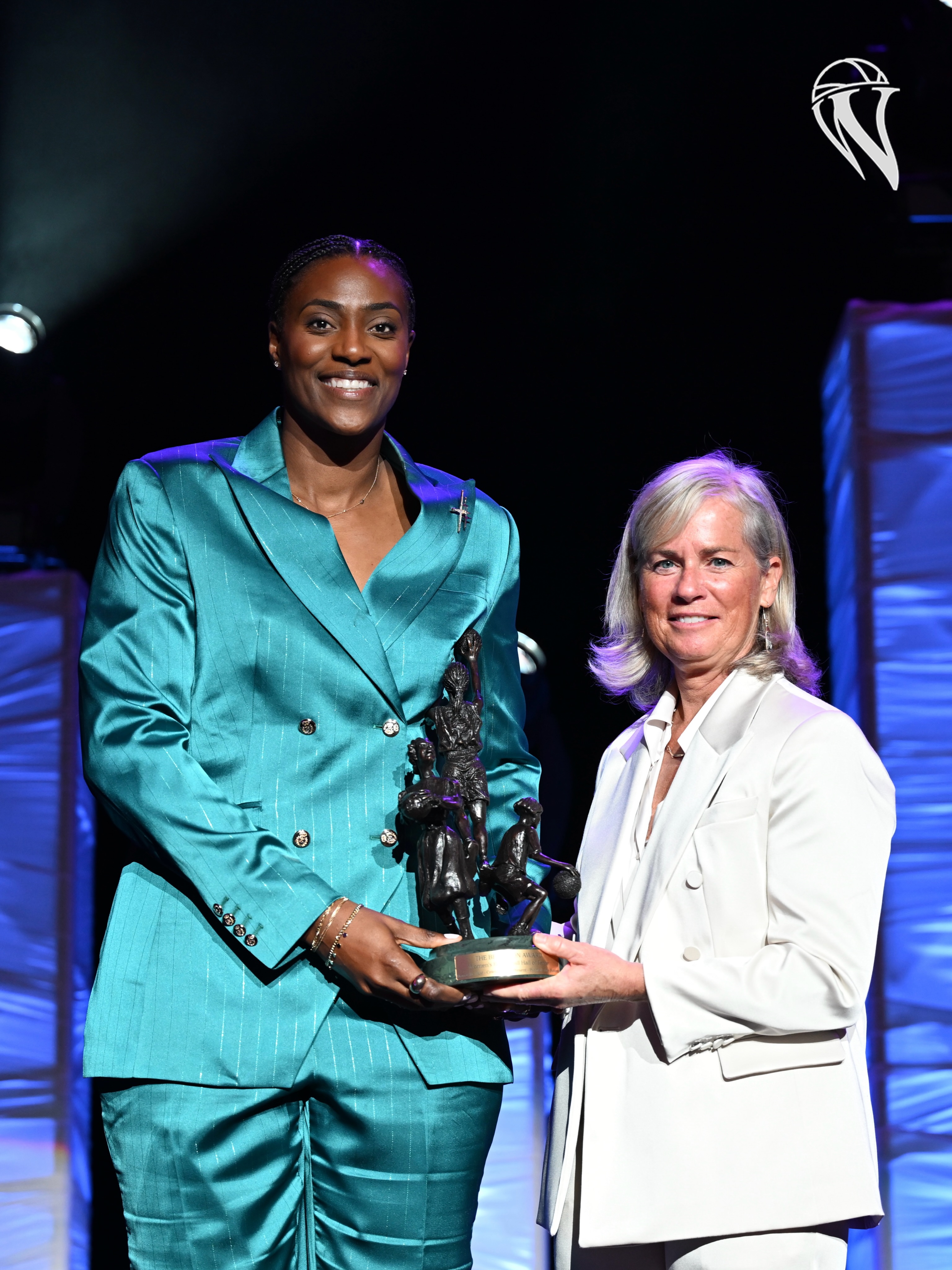 Congratulations to Sylvia Fowles, Class of 2025, on her upcoming statue at LSU! Fowles joins Seimone Augustus, Class of 2024, as the only female athletes in school history with this honor. Well earned, Sylvia!