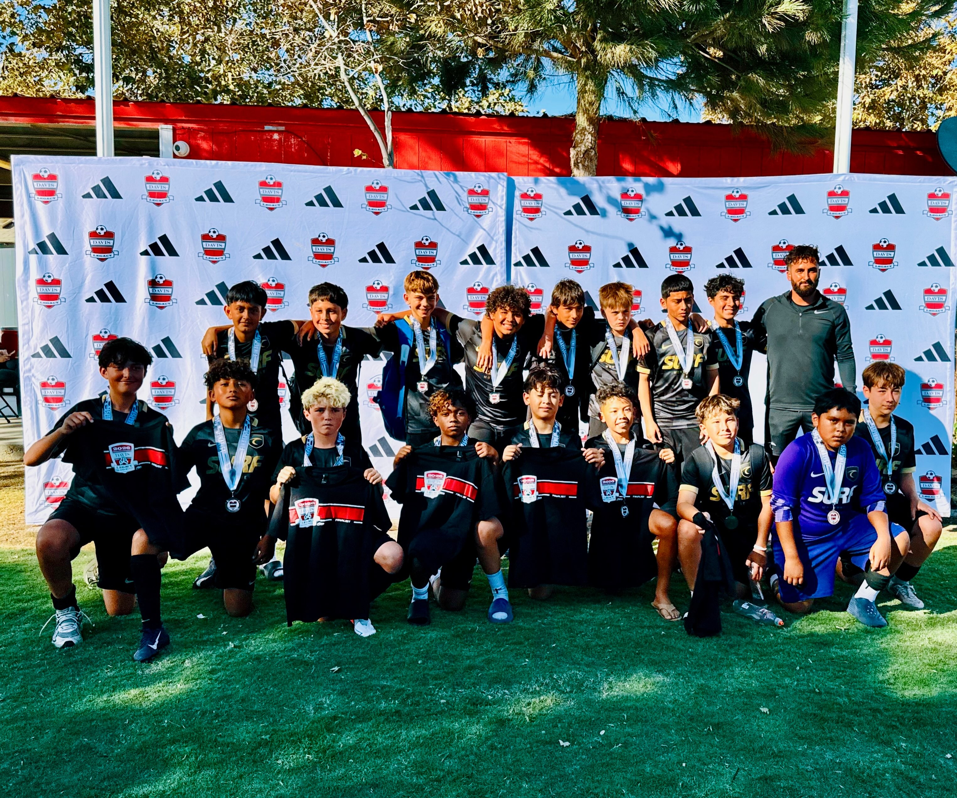 ? U13B FINALISTS ?
What a weekend for our U13 Boys at the Davis Legacy Premier Cup! ⚽️?
Battled all weekend and earned their spot in the FINAL! Proud of this group and the way they represented Monterey Surf.
#surfproud