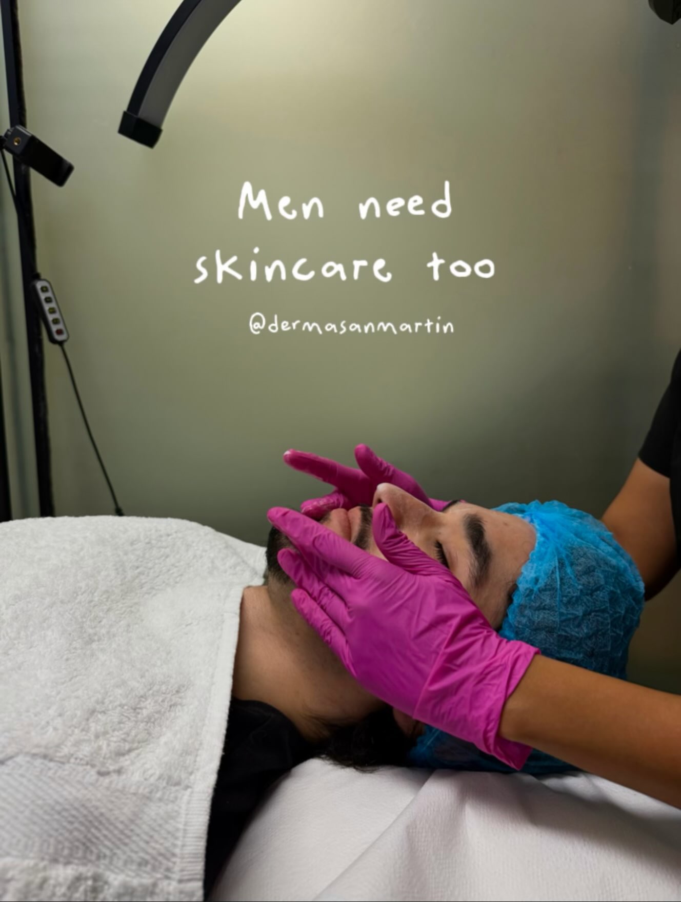 El autocuidado no tiene género. Cuidar tu piel es cuidar de tu salud.
Cada piel es un mundo, y la masculina tiene características únicas que requieren productos y tratamientos específicos. Dale a la tuya la atención que necesita de la mano de especialistas.
? Reserva tu cita en Derma San Martín: +51 908 611 442
#DermaSanMartín #SkincareMasculino #Dermatología #PielSana #CuidadoPersonal